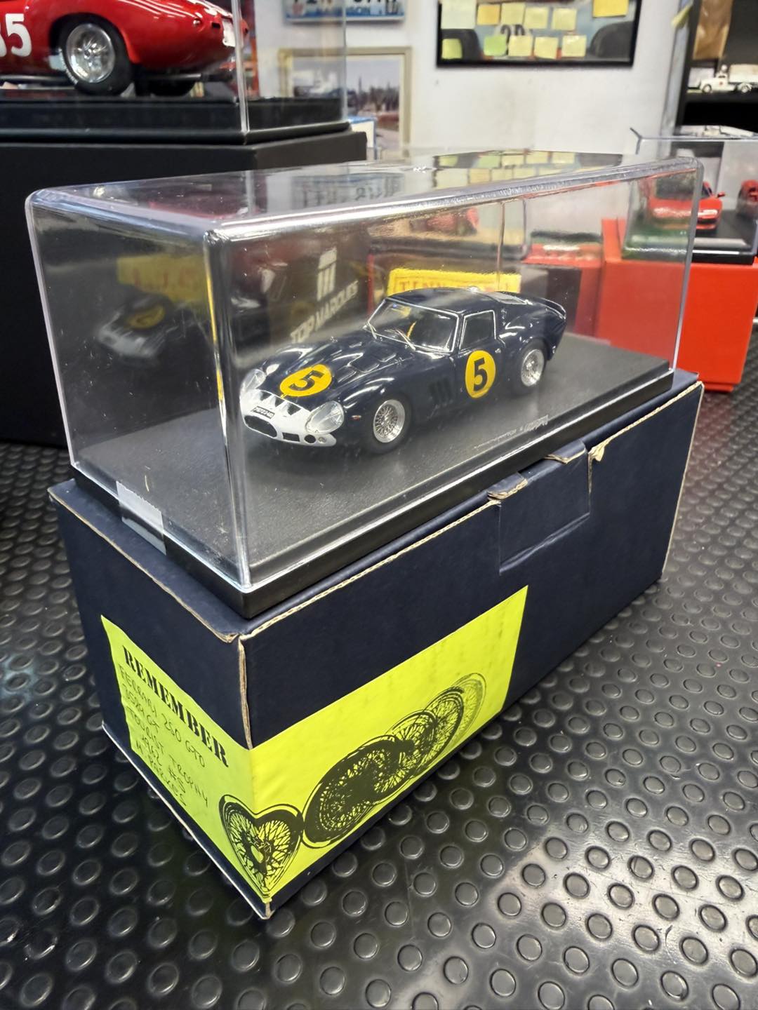 Ferrari Vintage Remember Mad Codolo scala 1:43