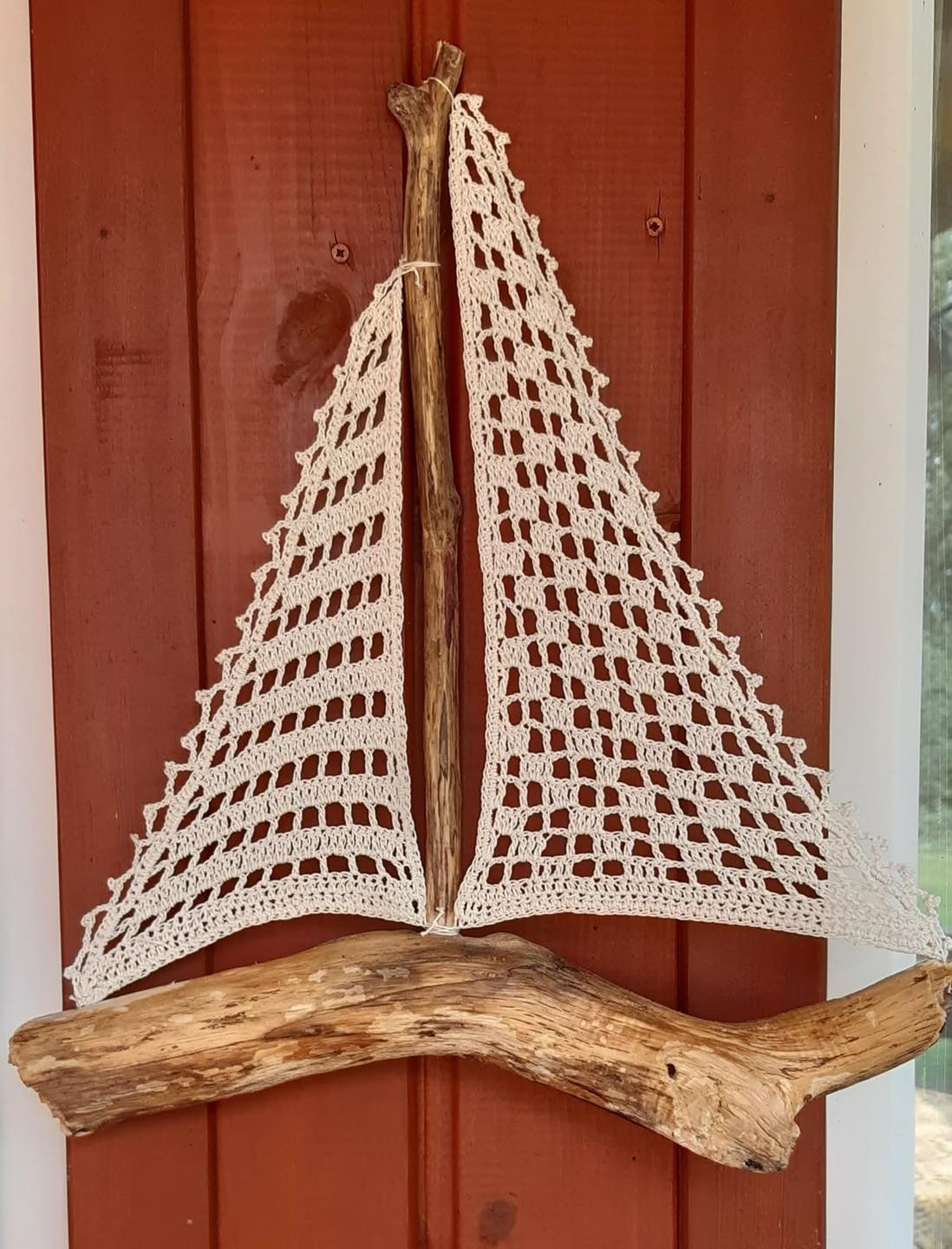 What an art! Driftwood and crochet doilies By Beata Myszak