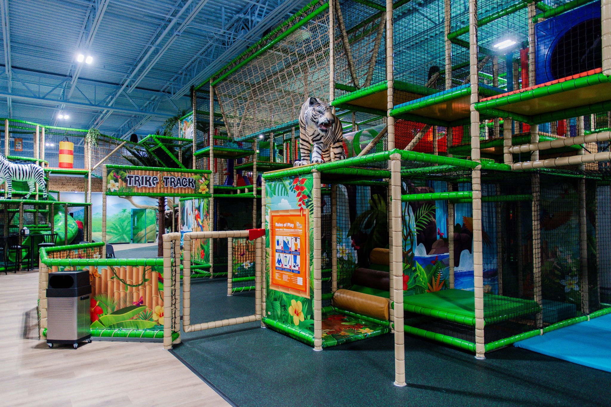 テーブル・チェア・ハンモック GAHGA LAVA LAVA DRINK MAN-DANCEHALL ver. 🌋 LAVA ISLAND INDOOR PLAY OASIS 🔗 minnesotaparent.com/lava