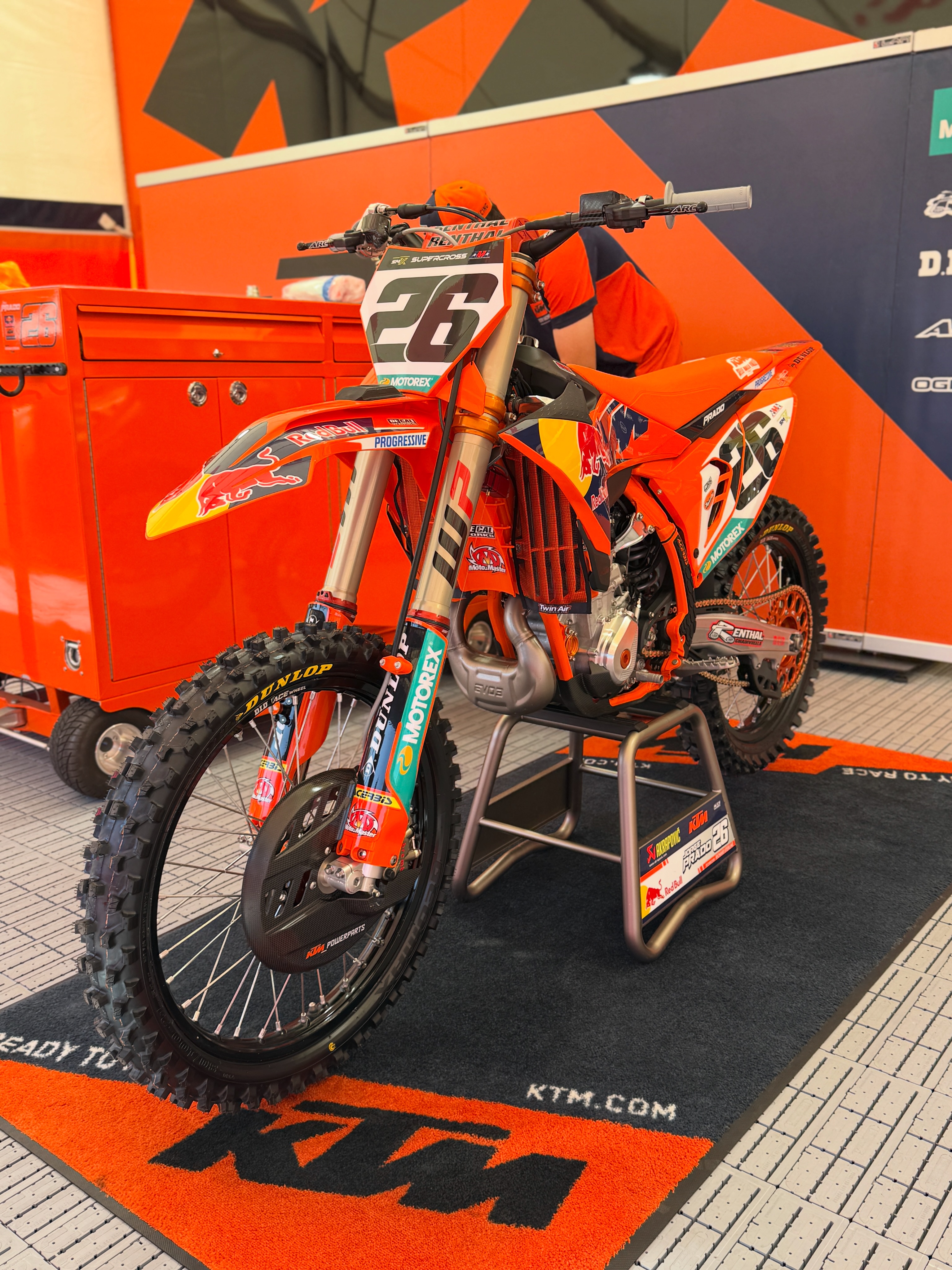 The last round is here and @kenroczen94 has the red plate👀🔴 Only