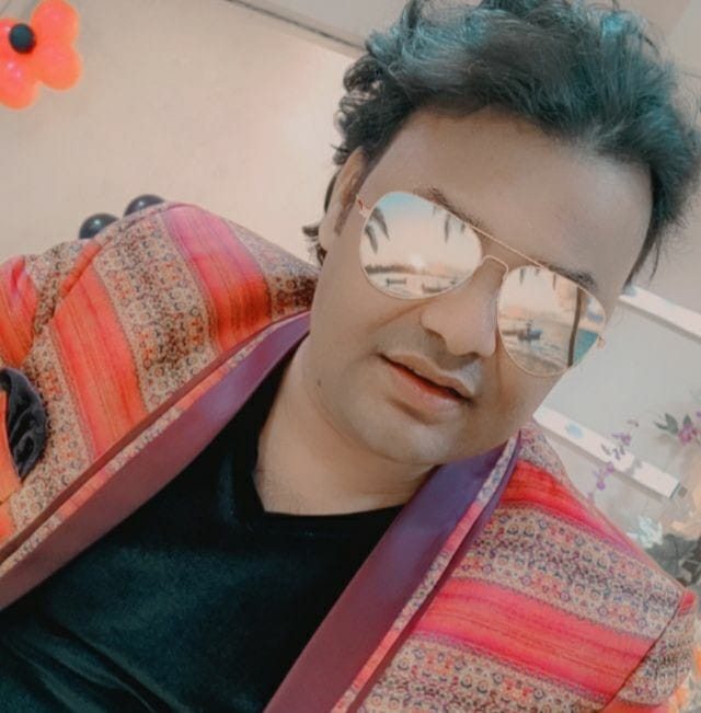 Monty Ratra Singer