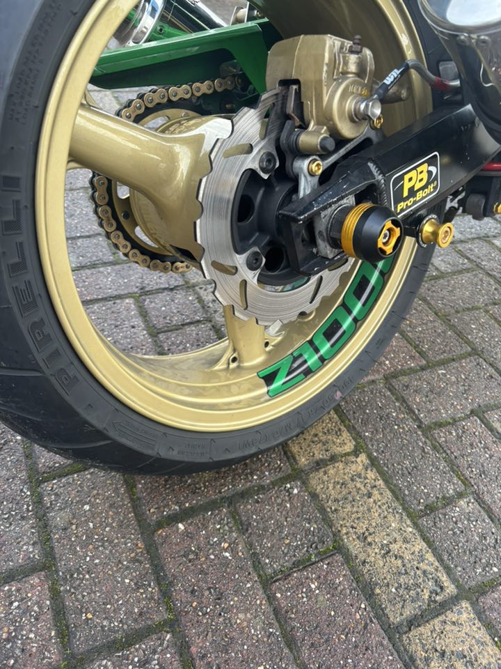 kawasaki z1000 2007 , loads of extras , anidized gold fasteners