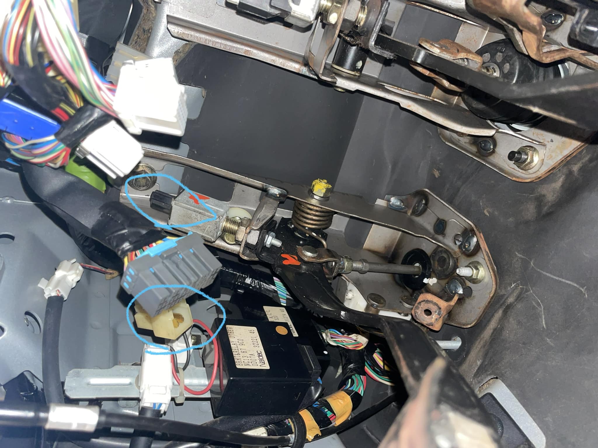 Manual swap clutch pedal connections