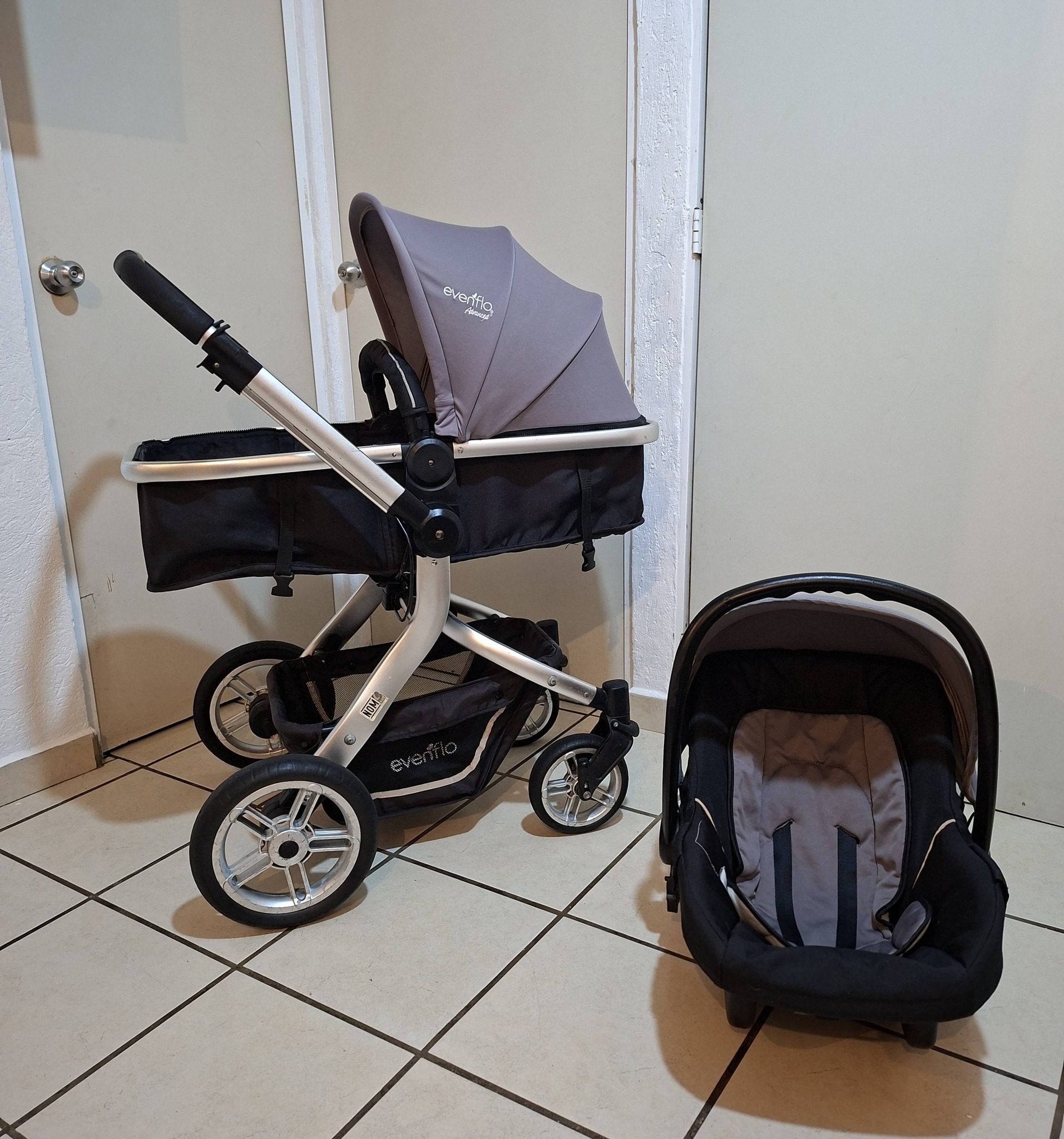 maxi cosi met wielen Maxi-Cosi Soho Ultracompacte kinderwagen, Automatisch inklapmechanisme, Grote lekbestendige wielen, Slim reissysteem, Ruime zitting en ergonomische ligstand, 0-4 jaar, 0-22 kg, Essential Graphite Babyproducten Color:Sci-Fi Coral 02 Kelty Redwing 50L Backpack