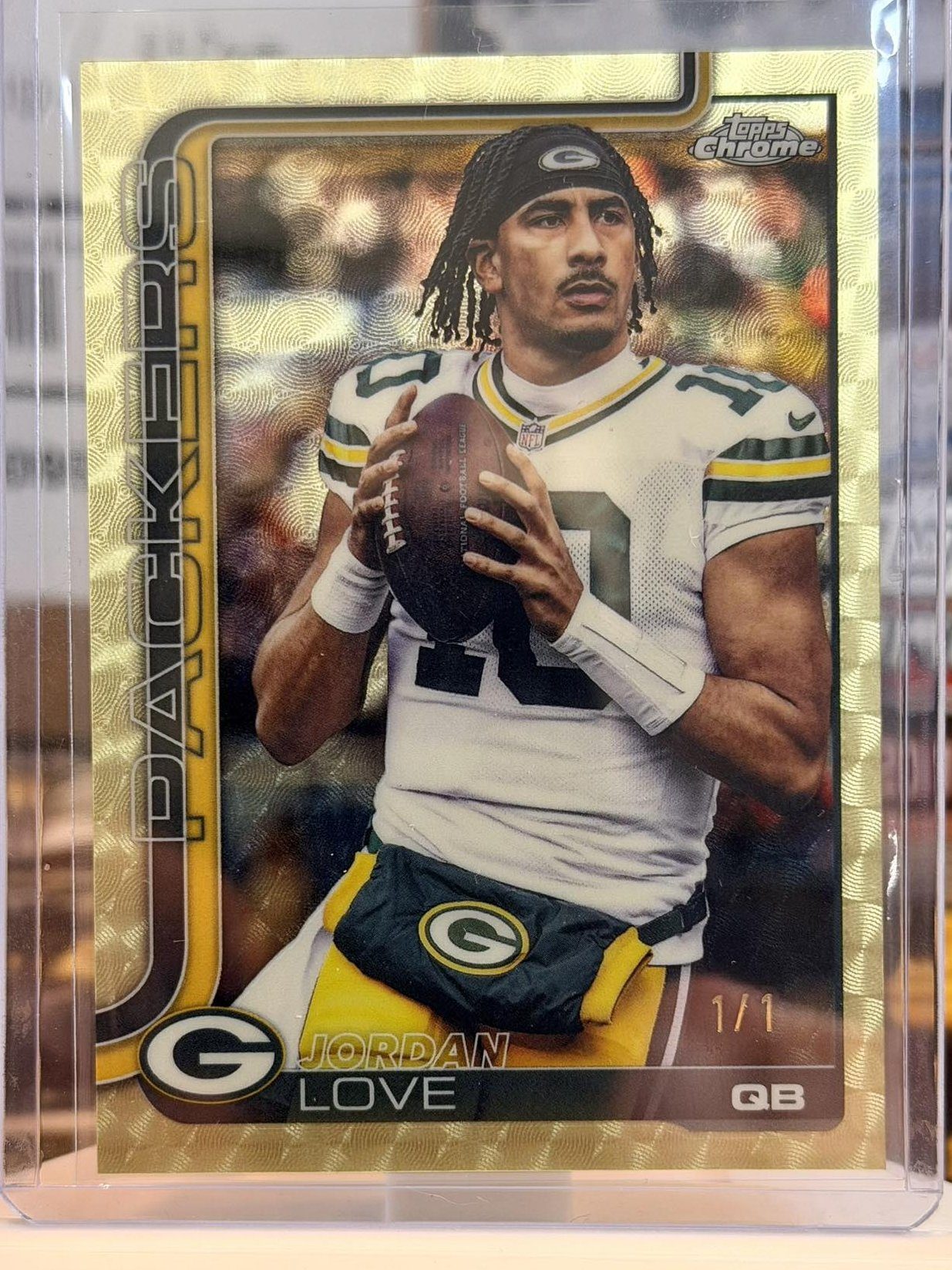 FIRST LOOK: Fernando Mendoza's 1/1 Silver Pack Superfractor