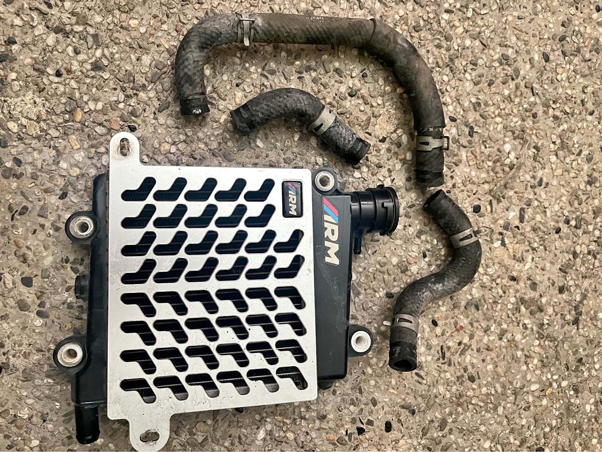 stock radiator aerox v2 may kasama ng screen at hose at kalahating ...