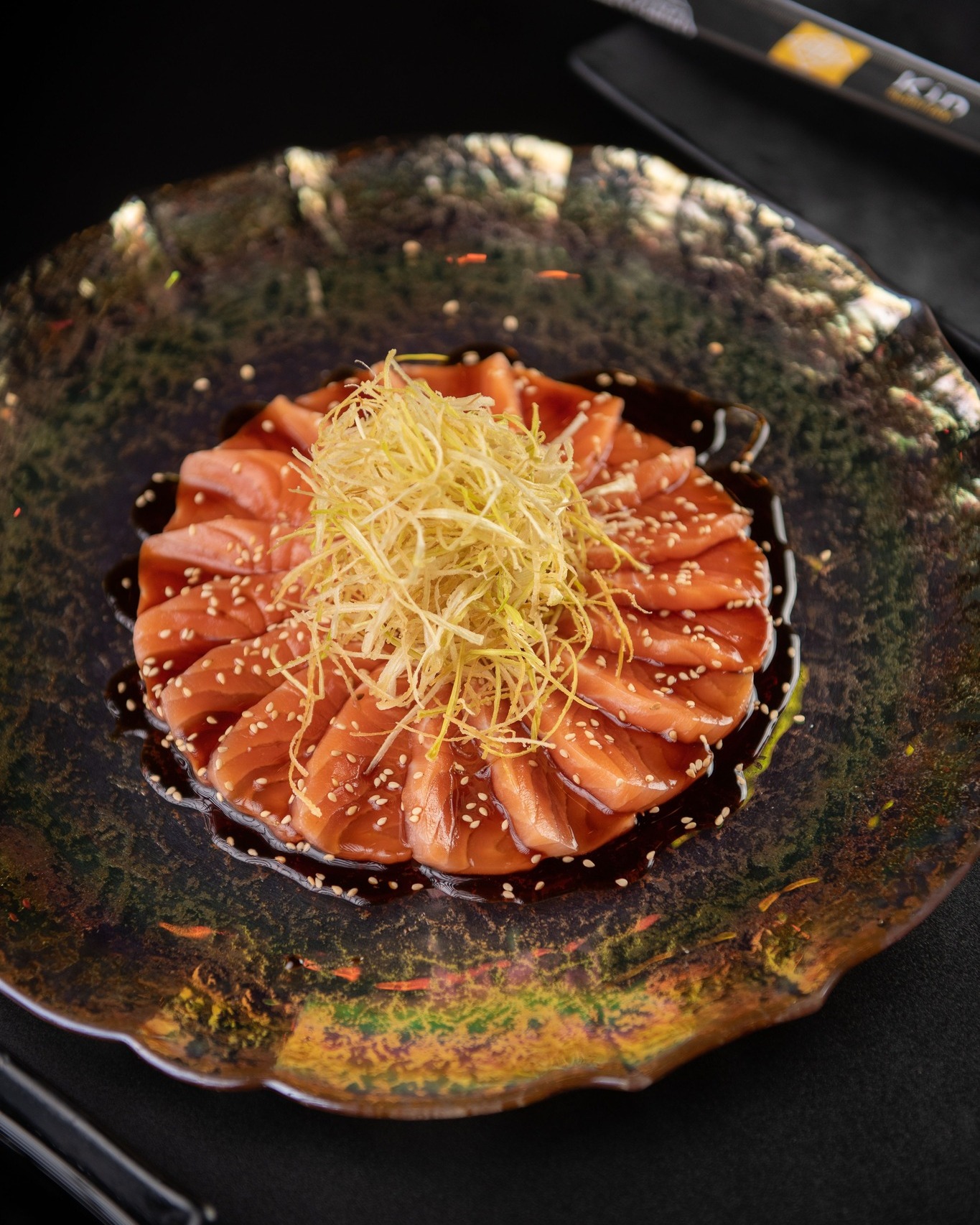 Kin Sushi Bar - Salmão Kin Finas fatias de salmão em... | Facebook