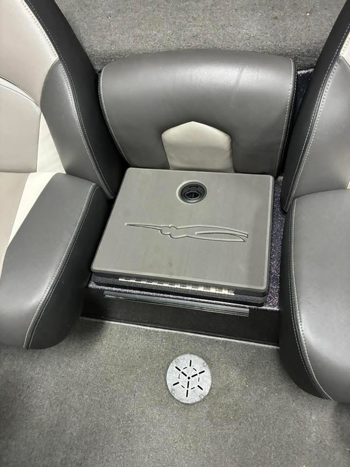 Customer photos of the new Ashmore Marine SKEETER center console