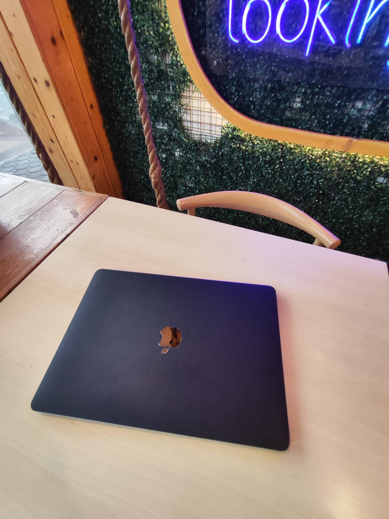 Hello baka may interested po :) FOR SALE: MacBook Air M1 (13-inch 