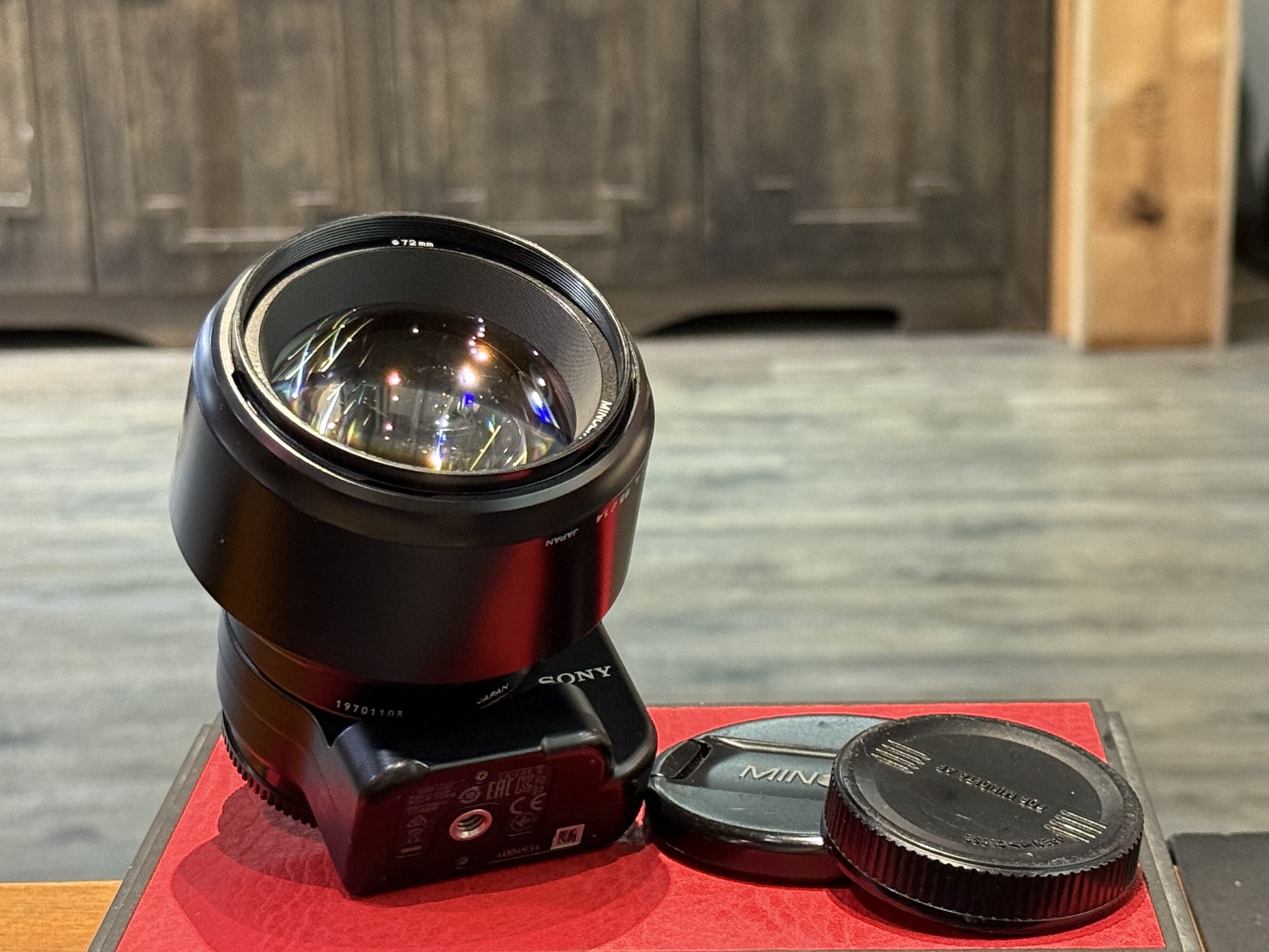 Minolta AF 85mm F1.4 G For Sony A Mount lens with hood and Sony LA 