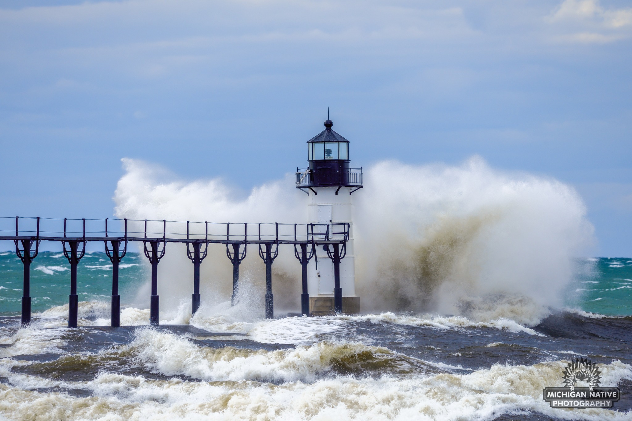 Michigan - Massive 15-foot waves overtake the St. Joseph Lighthouse ...