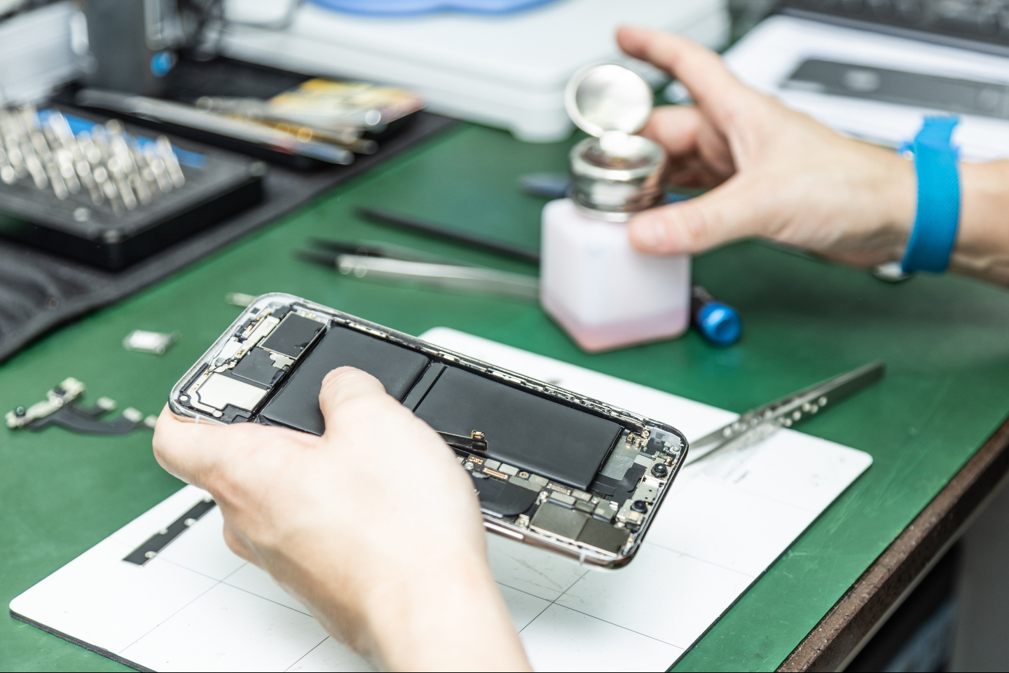 Repair - 🔧 Broken tech? We fix that. Cracked screen? Dead battery ...