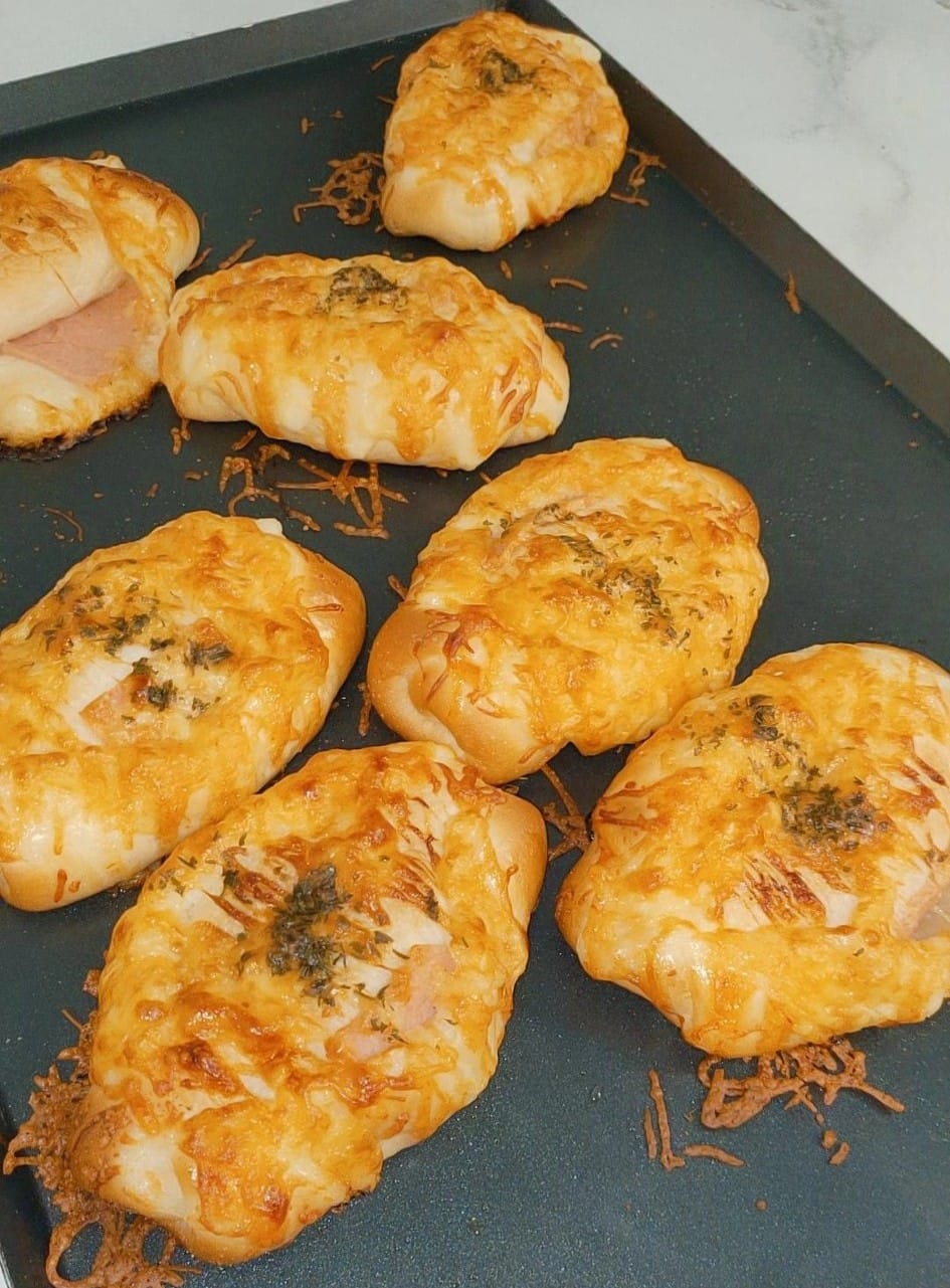 Chicken han cheese 🍞 火腿起司面包🍞... - Little Story Bakery | Facebook