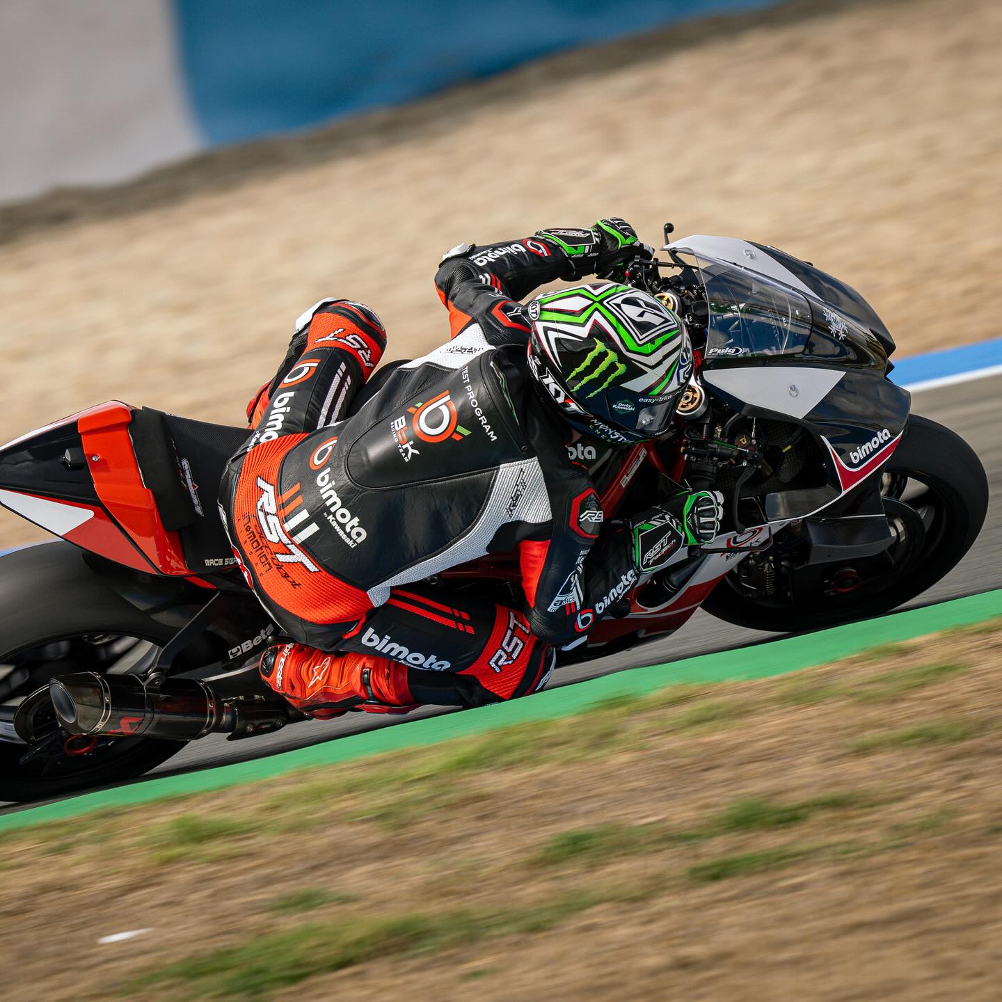 Closing out 2025 on track Two final days of action at the Circuito