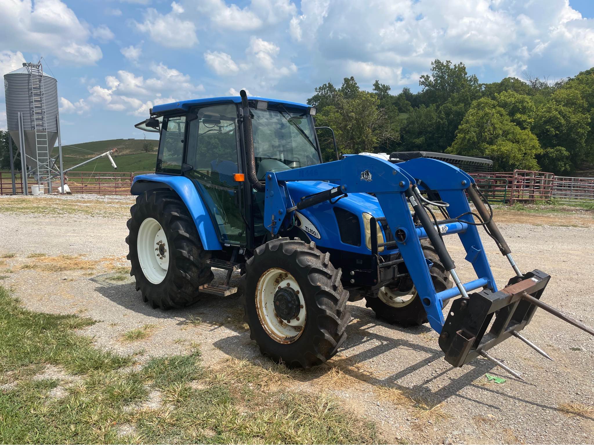 NEW HOLLAND TL100A Auction Results in Columbia, Kentucky