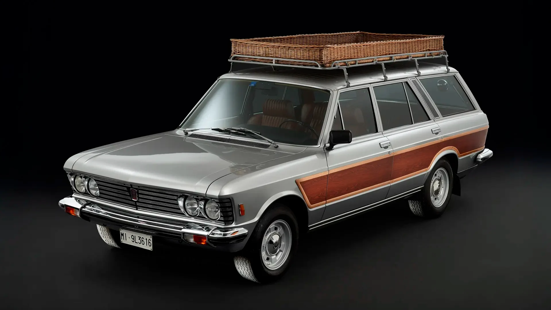 フィアット AGNELLI: Irresistible Agnelli's personal Fiat 130 . This very rare car, chassis 0011444