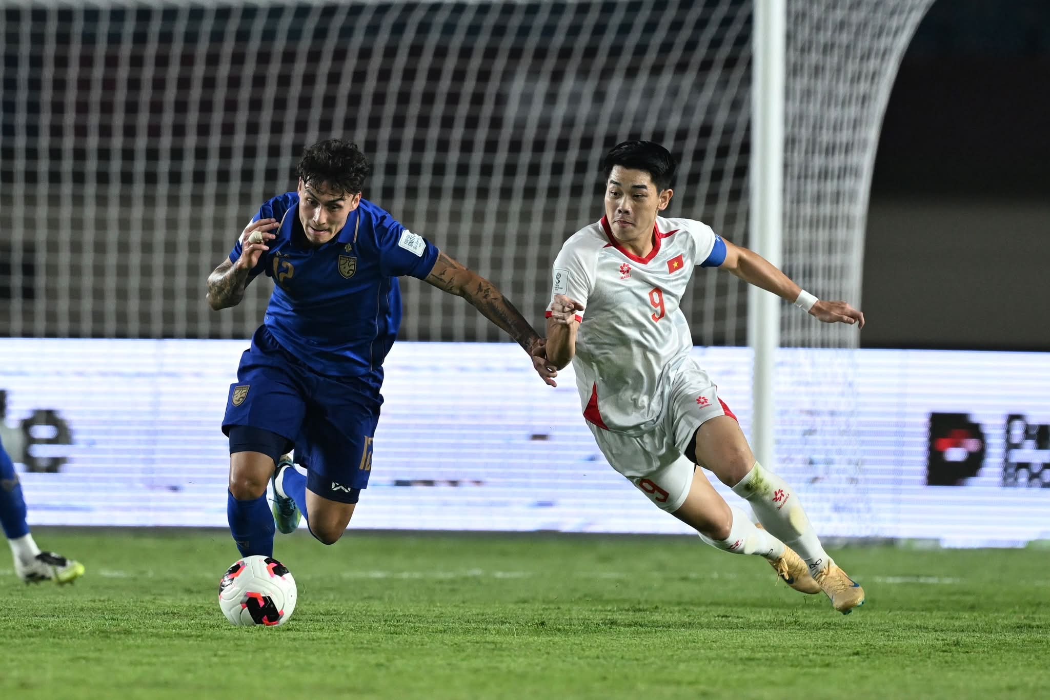 𝐋𝐢𝐯𝐞 𝐒𝐜𝐨𝐫𝐞 : 𝗙𝗜𝗙𝗔 𝗔𝗦𝗘𝗔𝗡 𝗖𝗨𝗣 𝟮𝟬𝟮𝟲 🇹🇭 ไทย 1-0 เวียดนาม 🇻🇳 เกมผ่าน 30 นาที ทั้งสองทีมยังทำประตูเพิ่มไม่ได้ สกอร์ยังเป็นทีมชาติไทย ขึ้นนำ เวียดนาม 1-0 #FAThailand #ฟุตบอลทีมชาติไทย #ช้างศึก #ทีมชาติไทย #ฟุตบอลไทย #FIFAASEANCUP