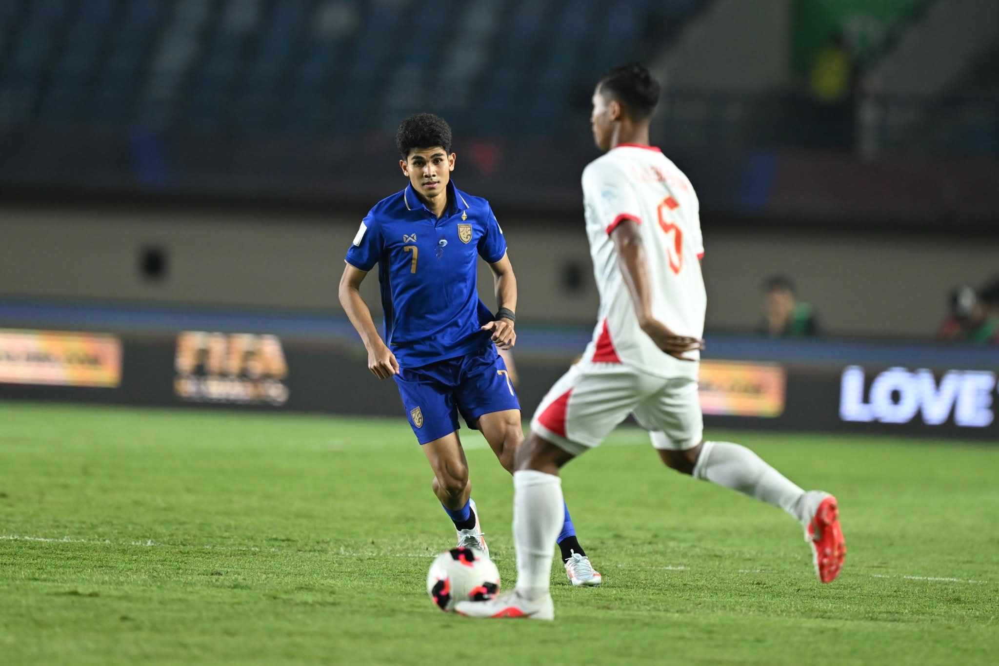 𝐋𝐢𝐯𝐞 𝐒𝐜𝐨𝐫𝐞 : 𝗙𝗜𝗙𝗔 𝗔𝗦𝗘𝗔𝗡 𝗖𝗨𝗣 𝟮𝟬𝟮𝟲 🇹🇭 ไทย 1-0 เวียดนาม 🇻🇳 นาทีที่ 60 ไทย เปลี่ยนตัวคนแรก ส่ง ธีรศักดิ์ เผยพิมาย ลงสนามมาเล่นแทน คคนะ คำยก #FAThailand #ฟุตบอลทีมชาติไทย #ช้างศึก #ทีมชาติไทย #ฟุตบอลไทย #FIFAASEANCUP