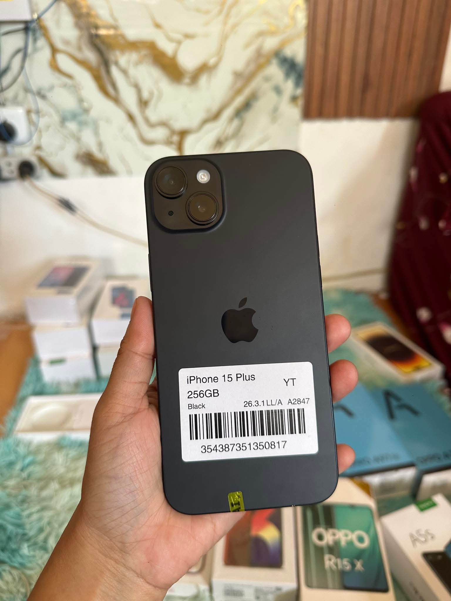 IPHONE 15Plus 256GB COLOR BLACK AVAILABLE － COMPLETE PACKAGE 
