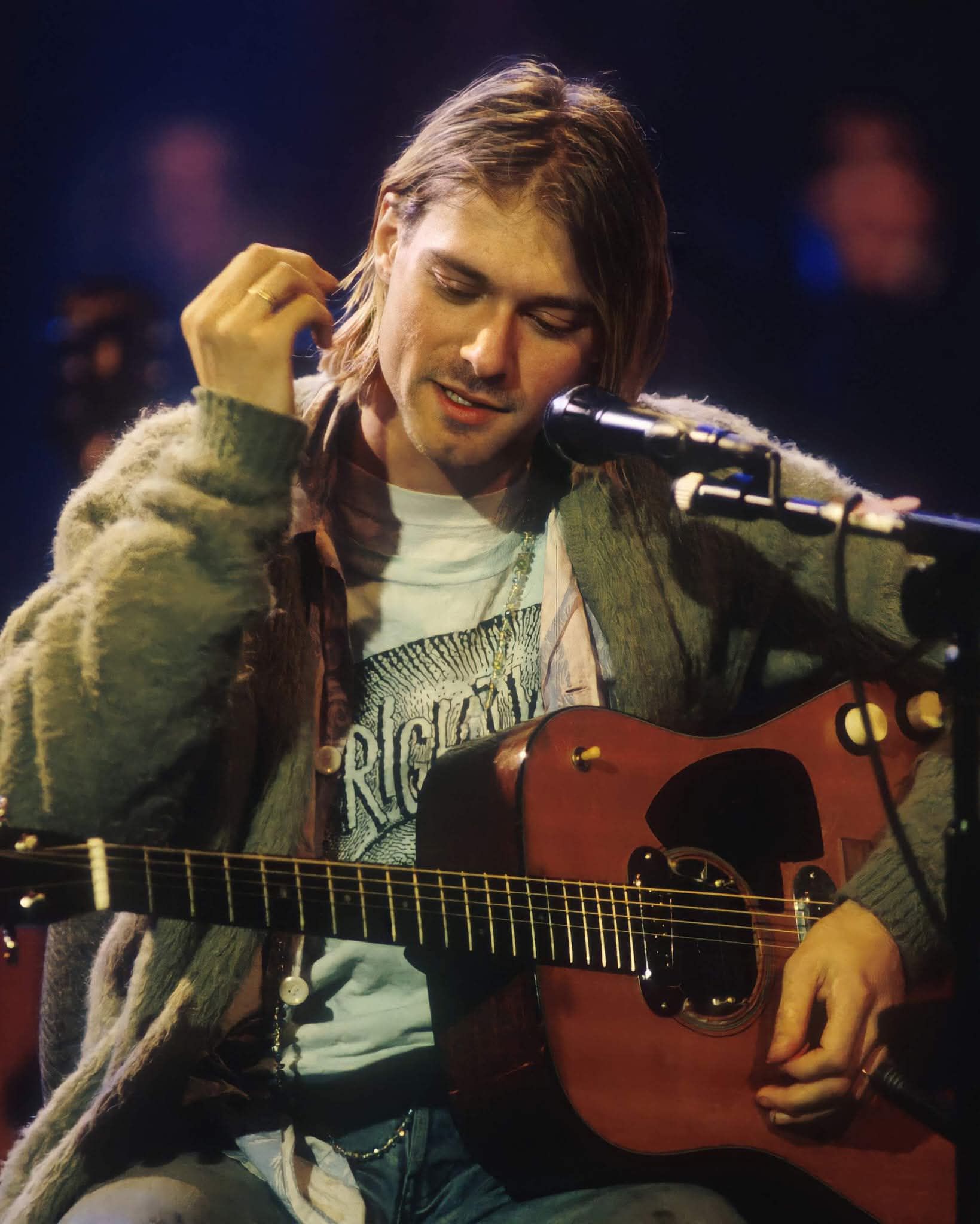 Kurt Cobain in 1993, MTV Unplugged. - Nirvana Rock Band | Facebook