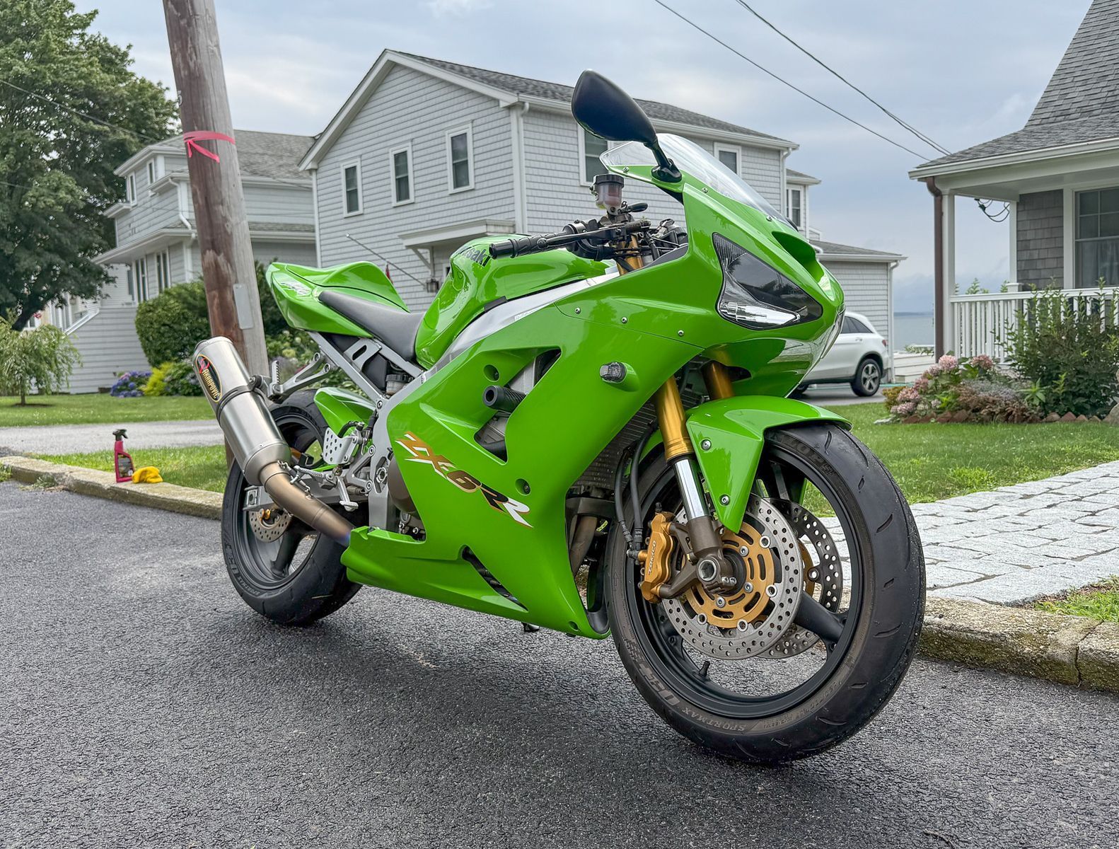 マッチ Closing fourth for Iconic Motorbikes Thursday is a ZX-6RR that