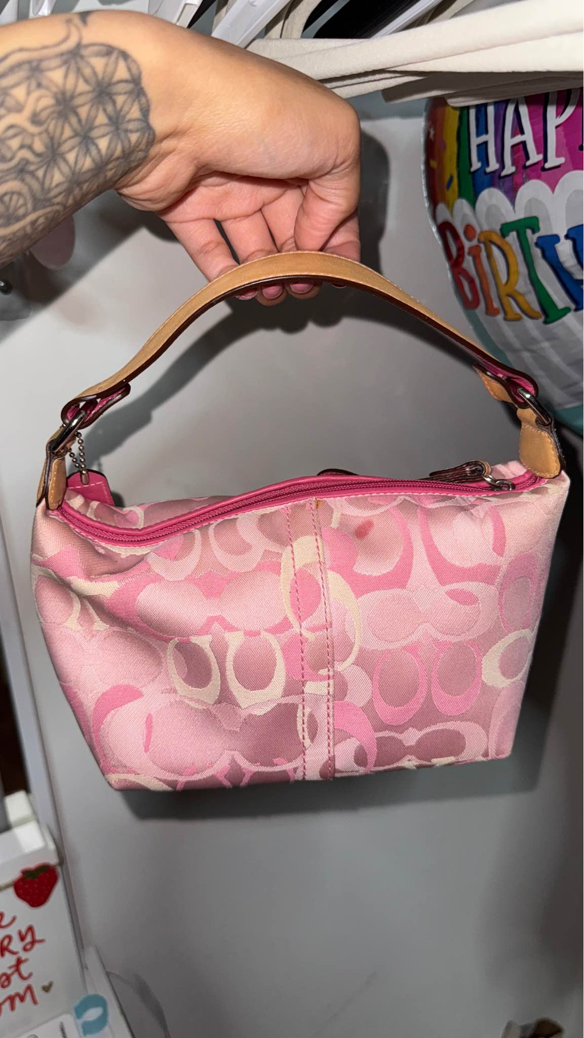 Trading for a pink Coach shoulder bag, Soho style preferred