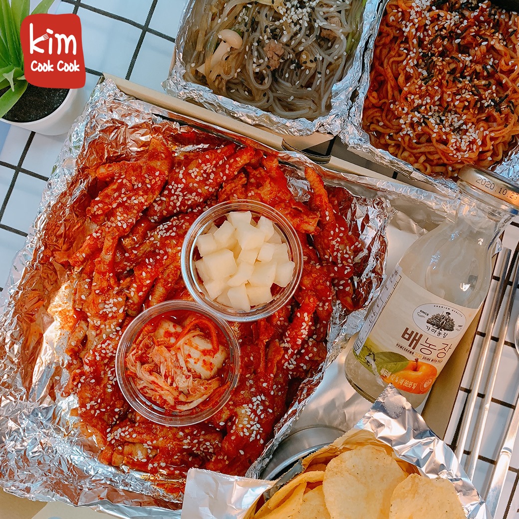 Kim cook cook ไก่เผ็ดซอสเกาหลี | Bangkok