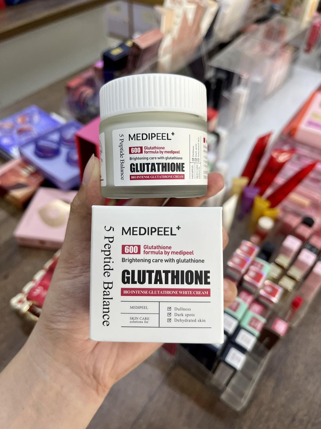 medi peel bio intense glutathione cream ✨𝐊𝐞𝐦 𝐃𝐮̛𝐨̛̃𝐧𝐠 𝐓𝐫𝐚̆́𝐧𝐠 𝐌𝐞𝐝𝐢-𝐏𝐞𝐞𝐥 𝐁𝐢𝐨-𝐈𝐧𝐭𝐞𝐧𝐬𝐞 𝐆𝐥𝐮𝐭𝐚𝐭𝐡𝐢𝐨𝐧𝐞 𝐖𝐡𝐢𝐭𝐞 𝐂𝐫𝐞𝐚𝐦✨ Giá 2️⃣0️⃣5️⃣🐠/hộp Kem dưỡng Trắng Da Medi-Peel Bio-Intense #Glutathione White có thành phần chính là hoạt chất anticaida Size:30 ml x 3 Rhionia Liposomal Pure Glutathione