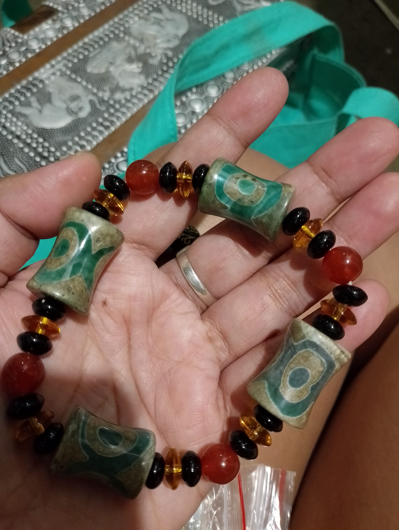 7 Eyed Dzi brings good fortune 七眼天珠带来好运连连 The