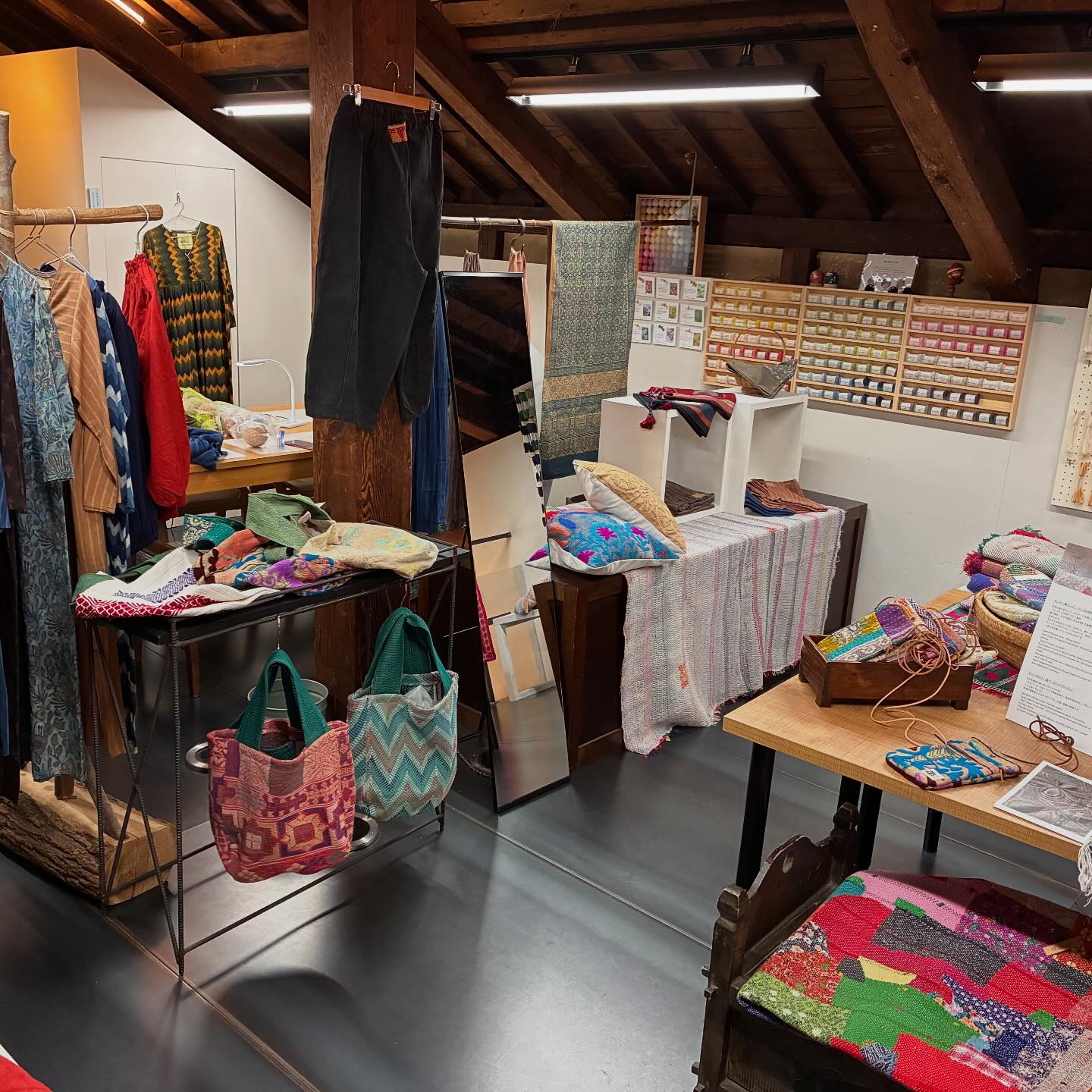 4/11-28 yuj handicrafts インドの手しごと展 が始まりました。 鮮やか