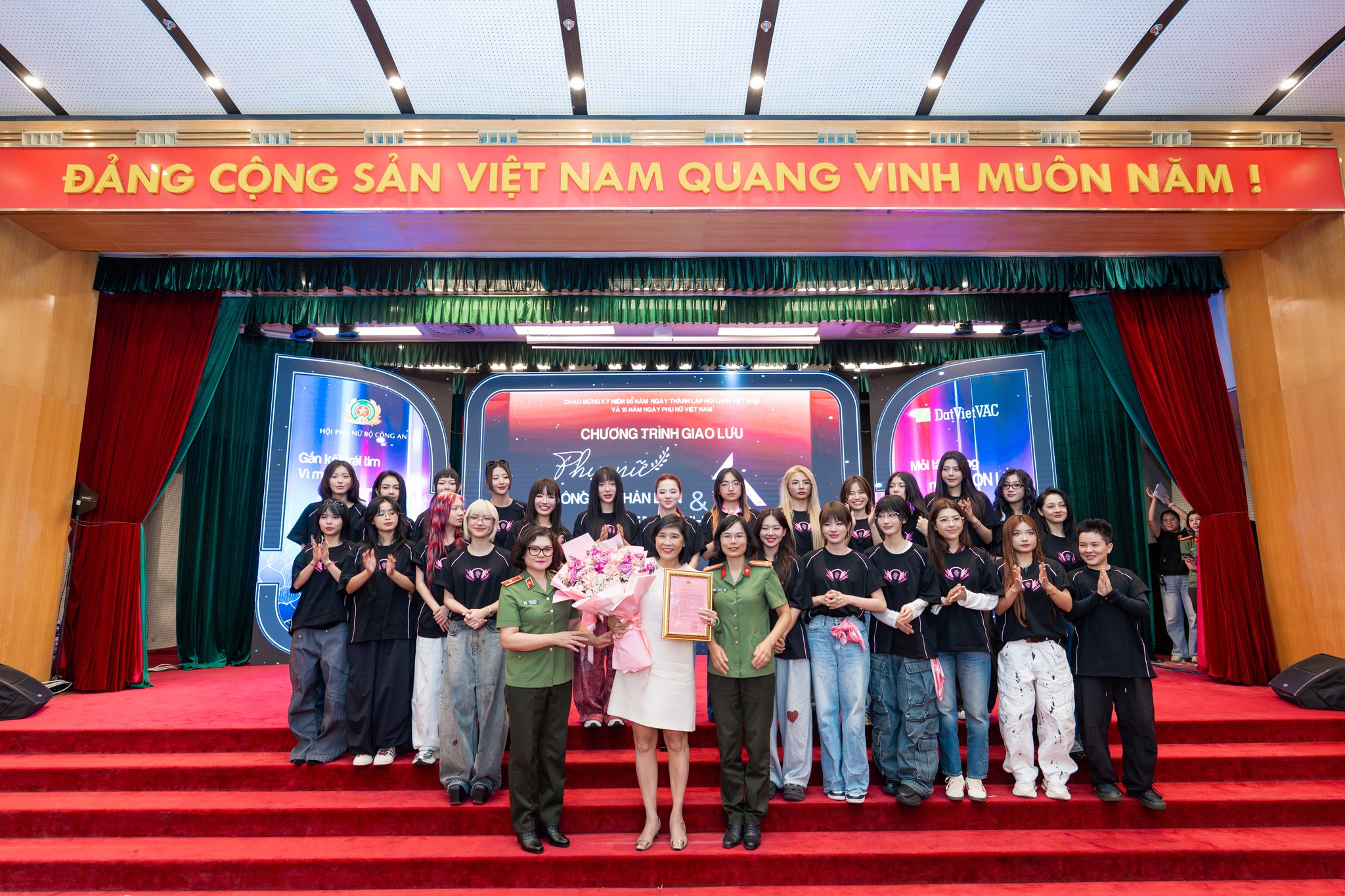 🌸 GIAO LƯU “PHỤ NỮ CÔNG AN NHÂN DÂN &... - Nguyễn Cát Tường | Facebook