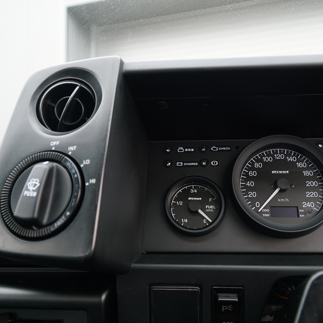 開発中のAE86コンプリートゲージの水温と燃料計はGT GAUGE-52シリーズ 