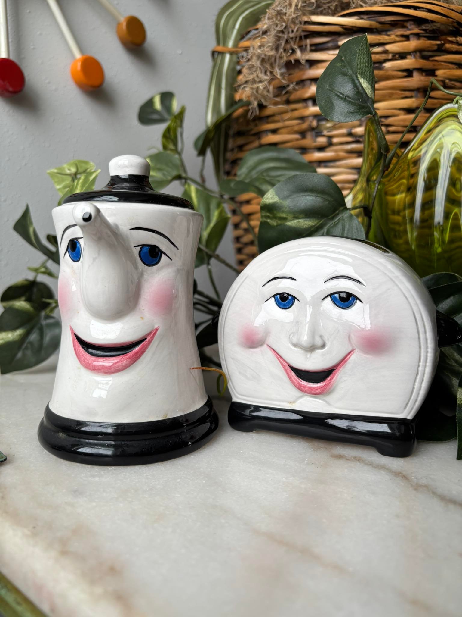 Small set of vintage salt and pepper set… no holds.