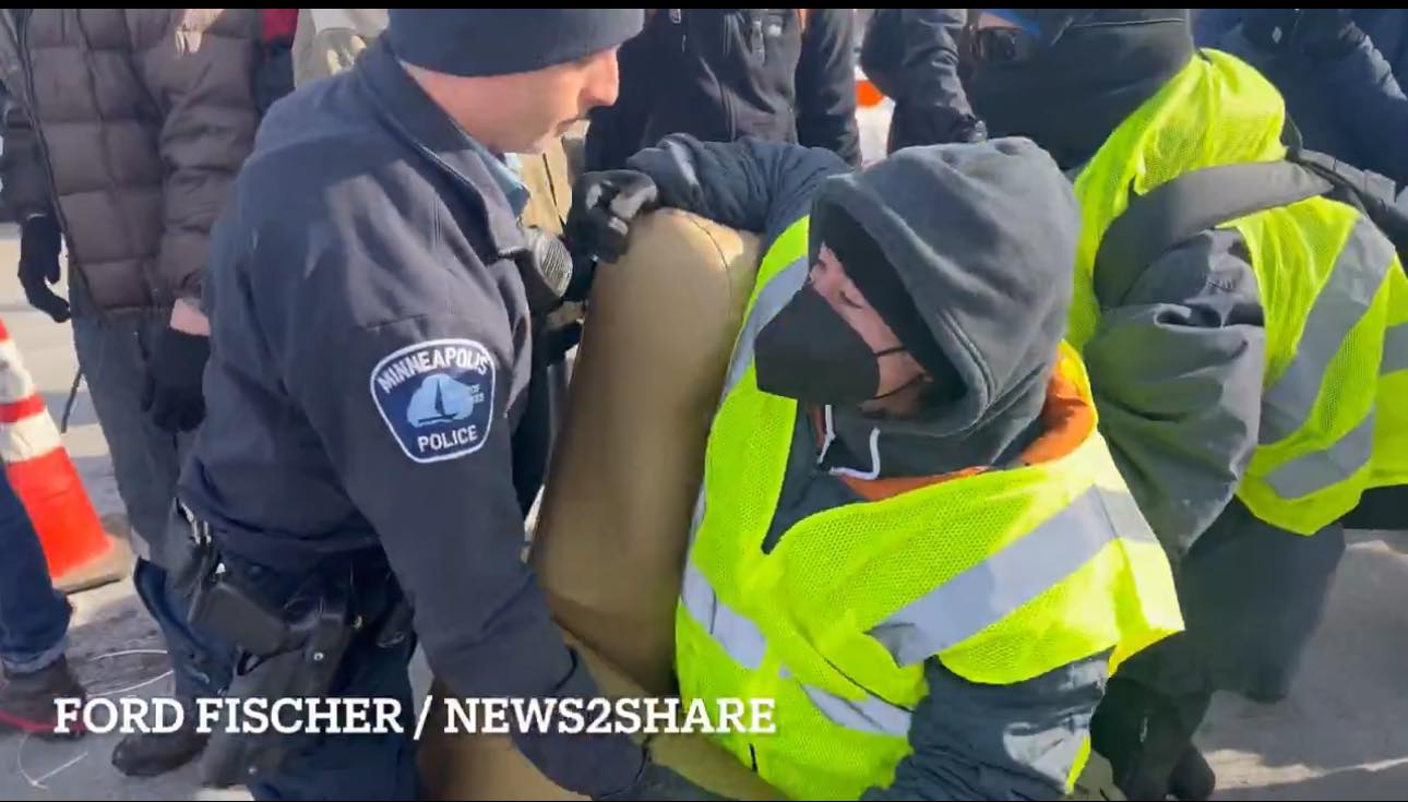 Wisconsin - VIDEO: Minneapolis police took down the middle-of-the ...