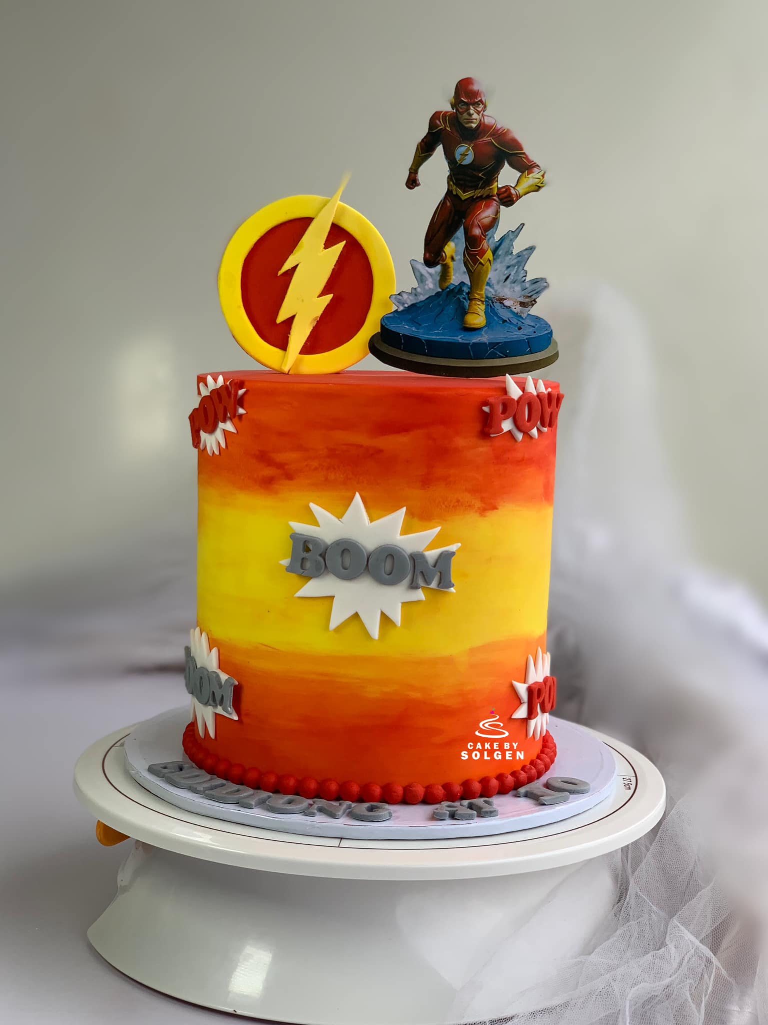 A concept (lamp) well executed #UGcakes ? Joybells cake center