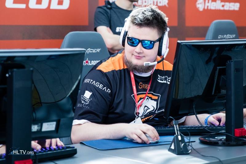 FPSThailand.com - นี่เป็นสุดยอดเทคนิคของ Snax ที่ใส่แว่นกันแดดไว้ ...