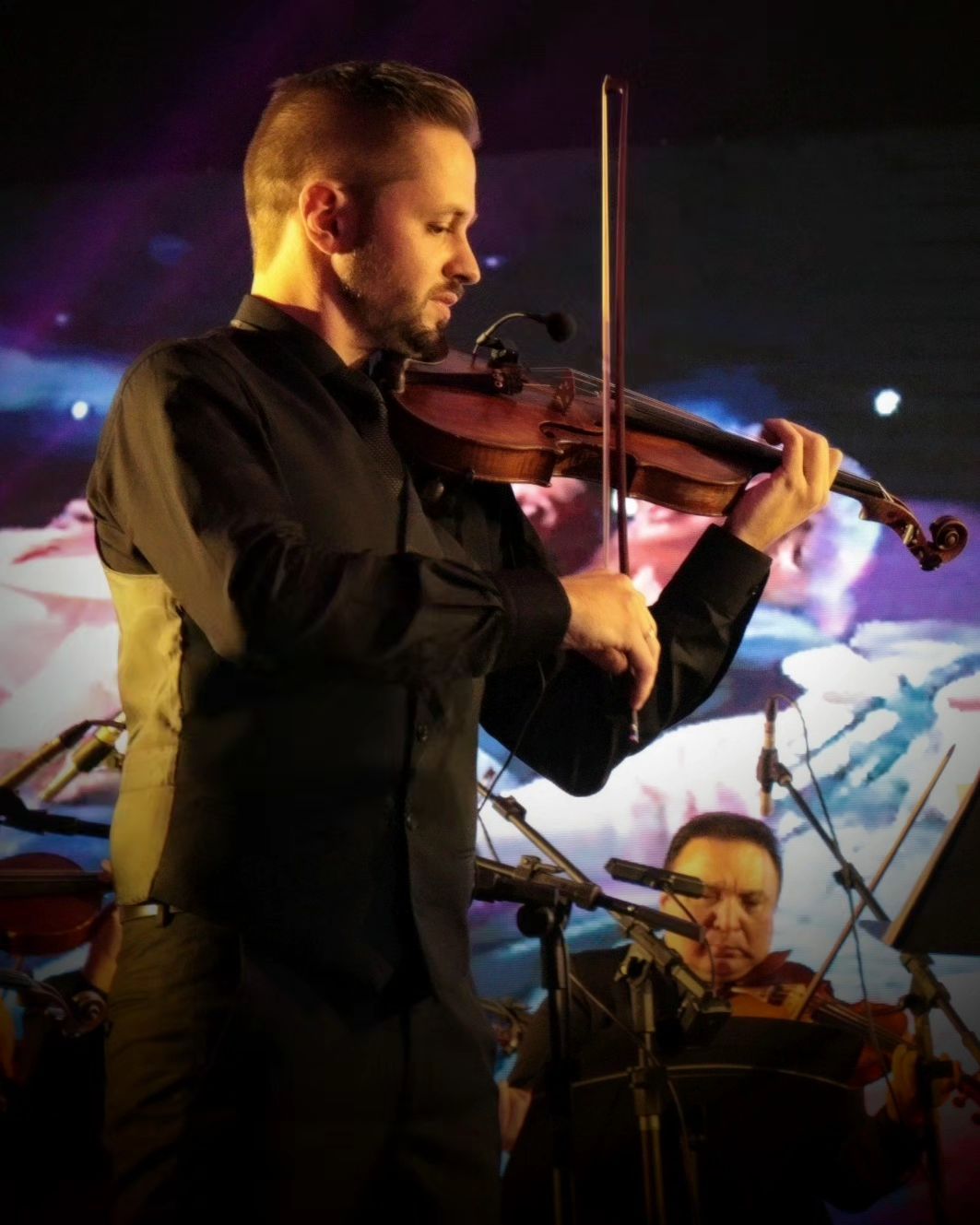 Orquestra VOE - ️ Bruno Timm Esperon, 33 anos, é um dos...