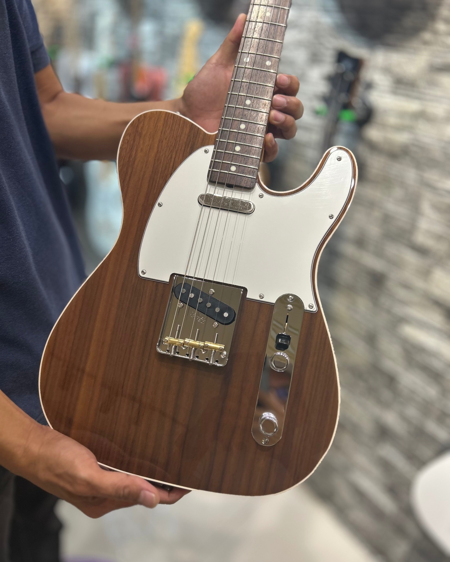 Grab the Fender FSR Made in Japan Traditional '60s Custom