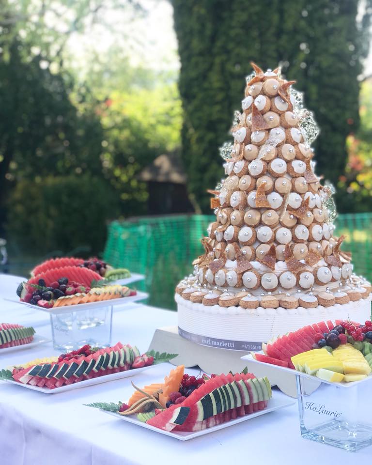 Kalaurie Paris Nos Plateaux De Fruits Frais Coupes Entourant La Pyramide De Choux Du Grand Patissier Carl Marletti Facebook