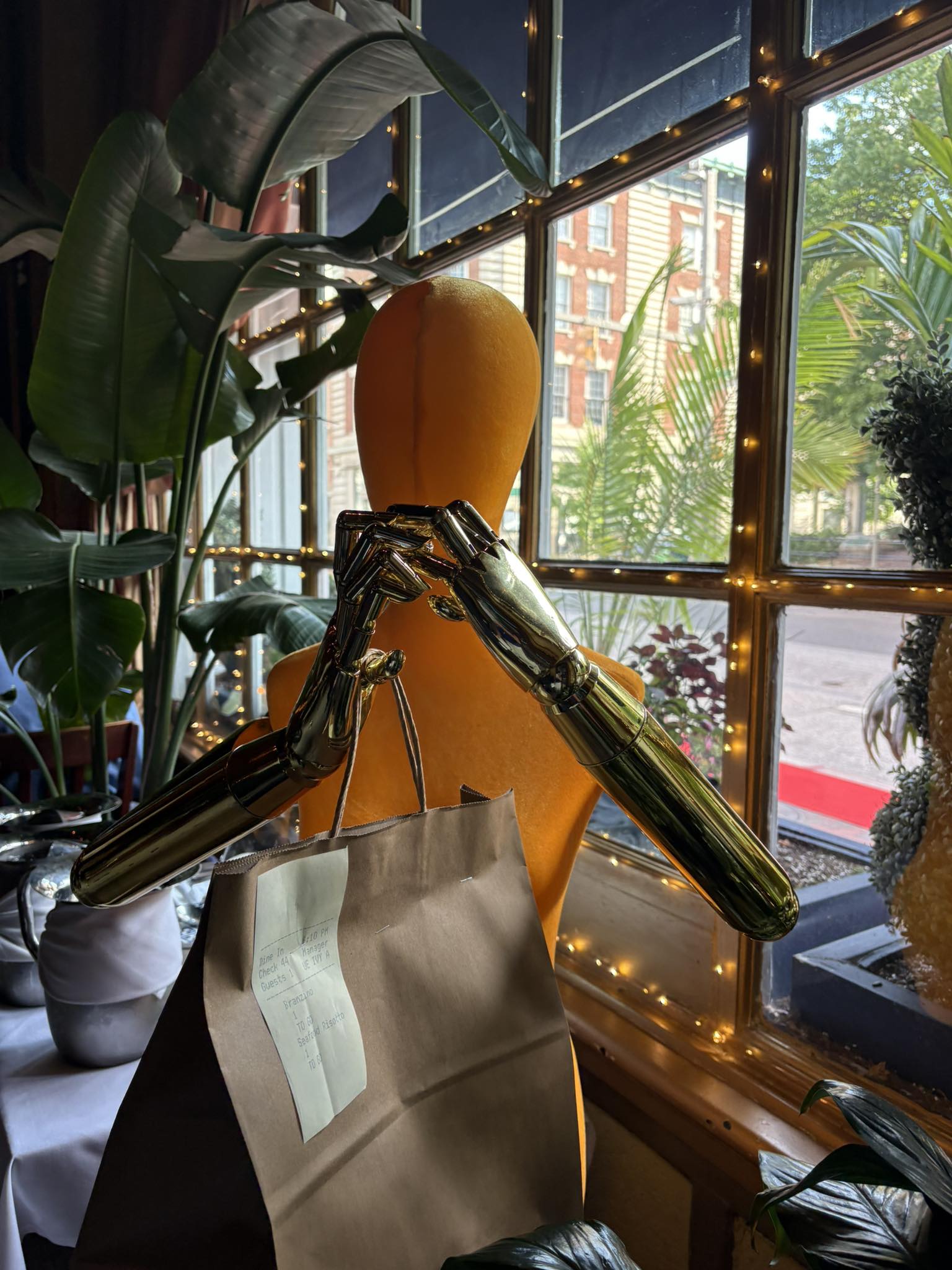 The delivery humanoids ( I mean mannequins ) have arrived! ? Have 