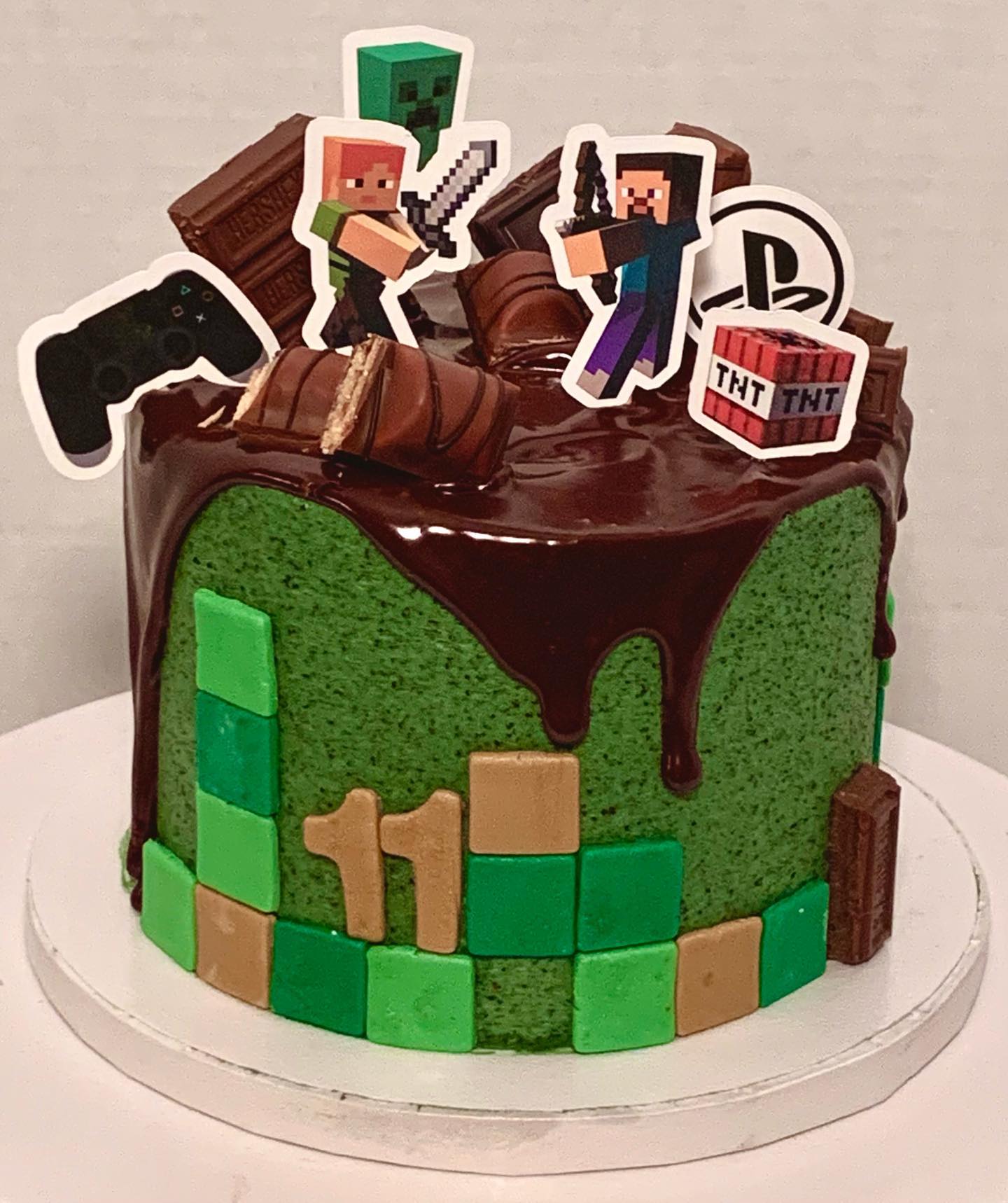 Red's Cake LLC - Minecraft cake! Red velvet cake, Oreo...