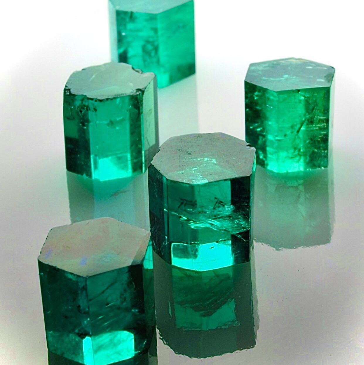 Special bi-color tourmaline rough quality 20 CT ..Available PM : for ...