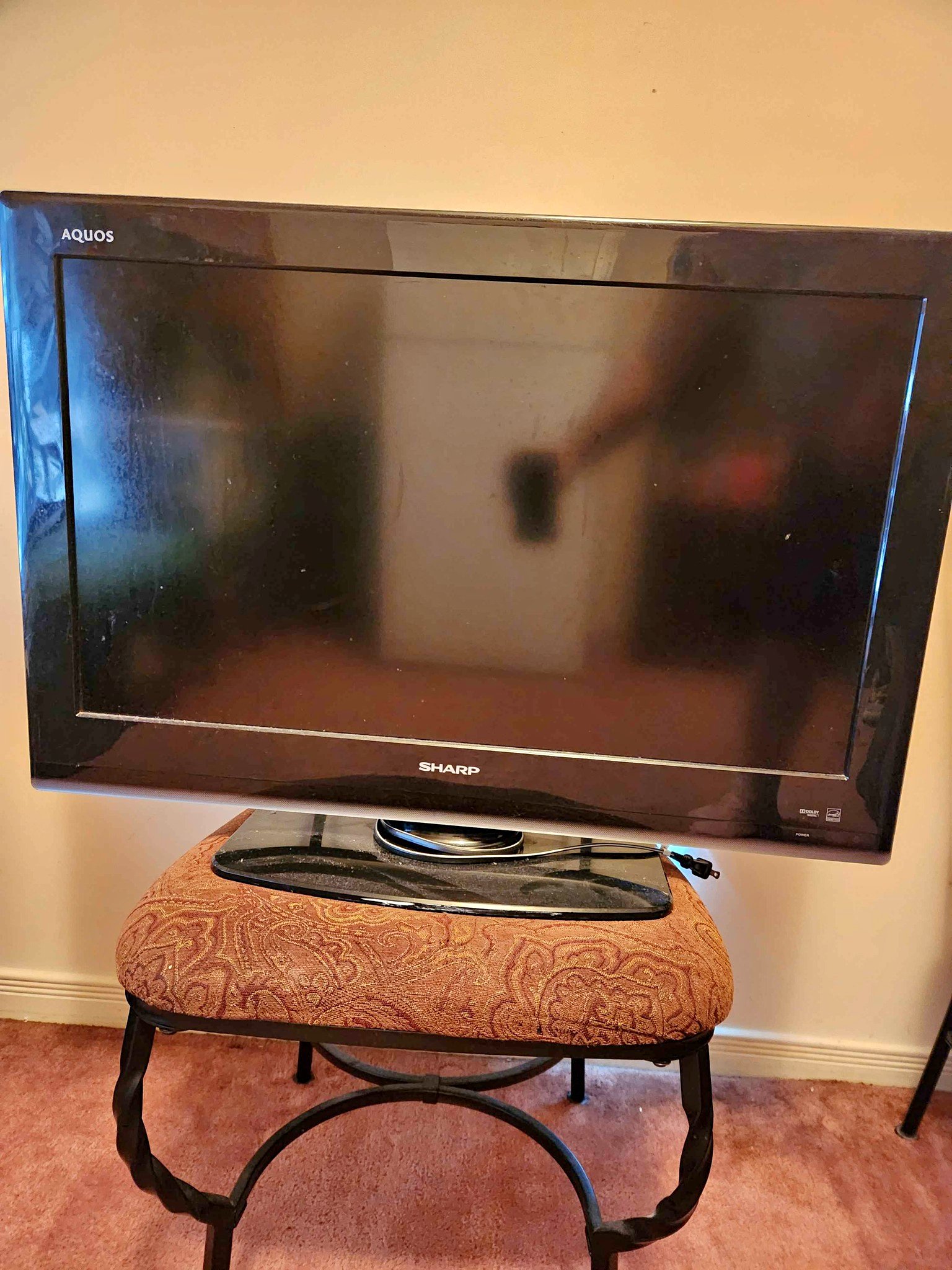 34 inch sharp aquos tv works great no remote $70 - TV