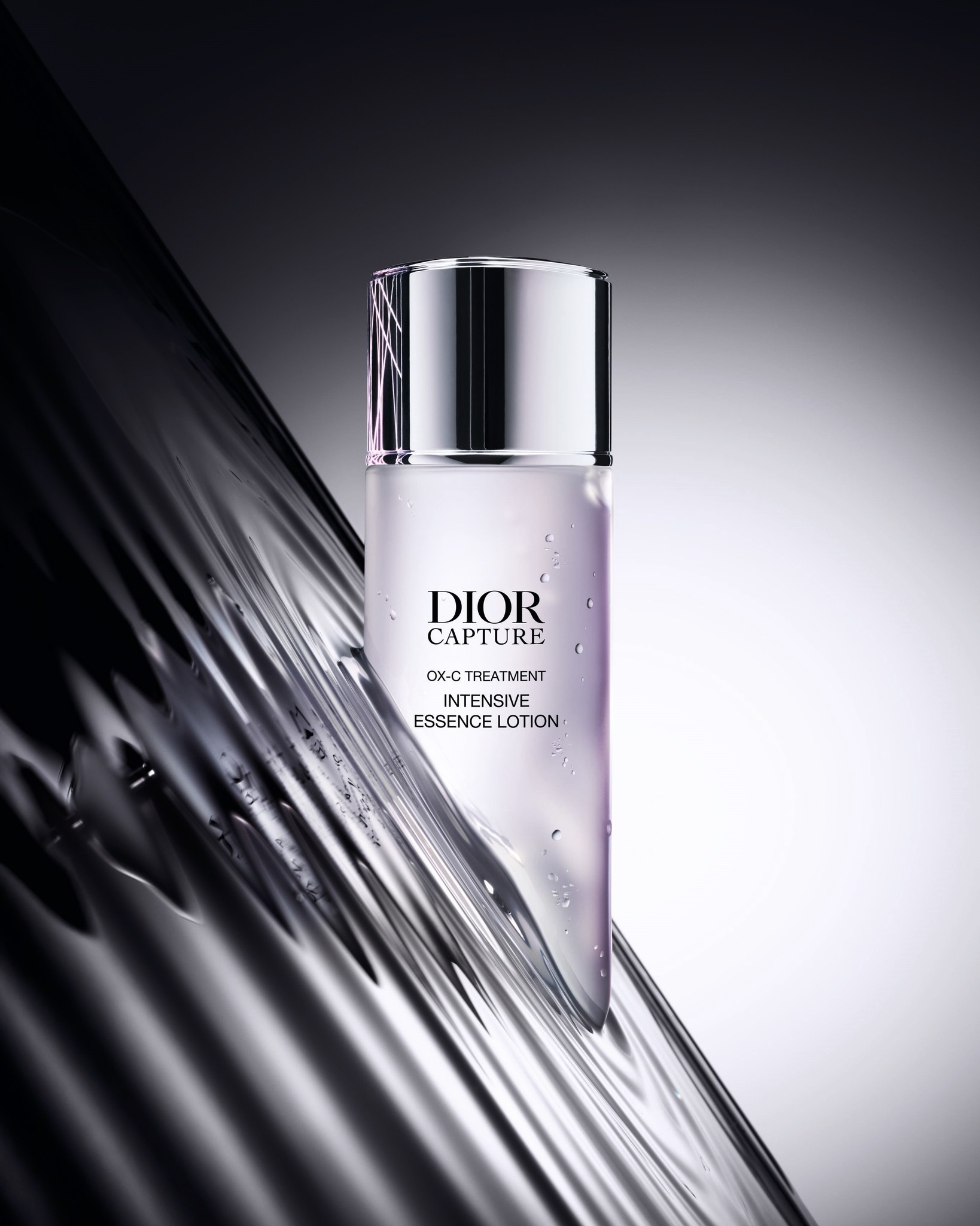 Discover the new Intensive Essence Lotion as the first step in the 