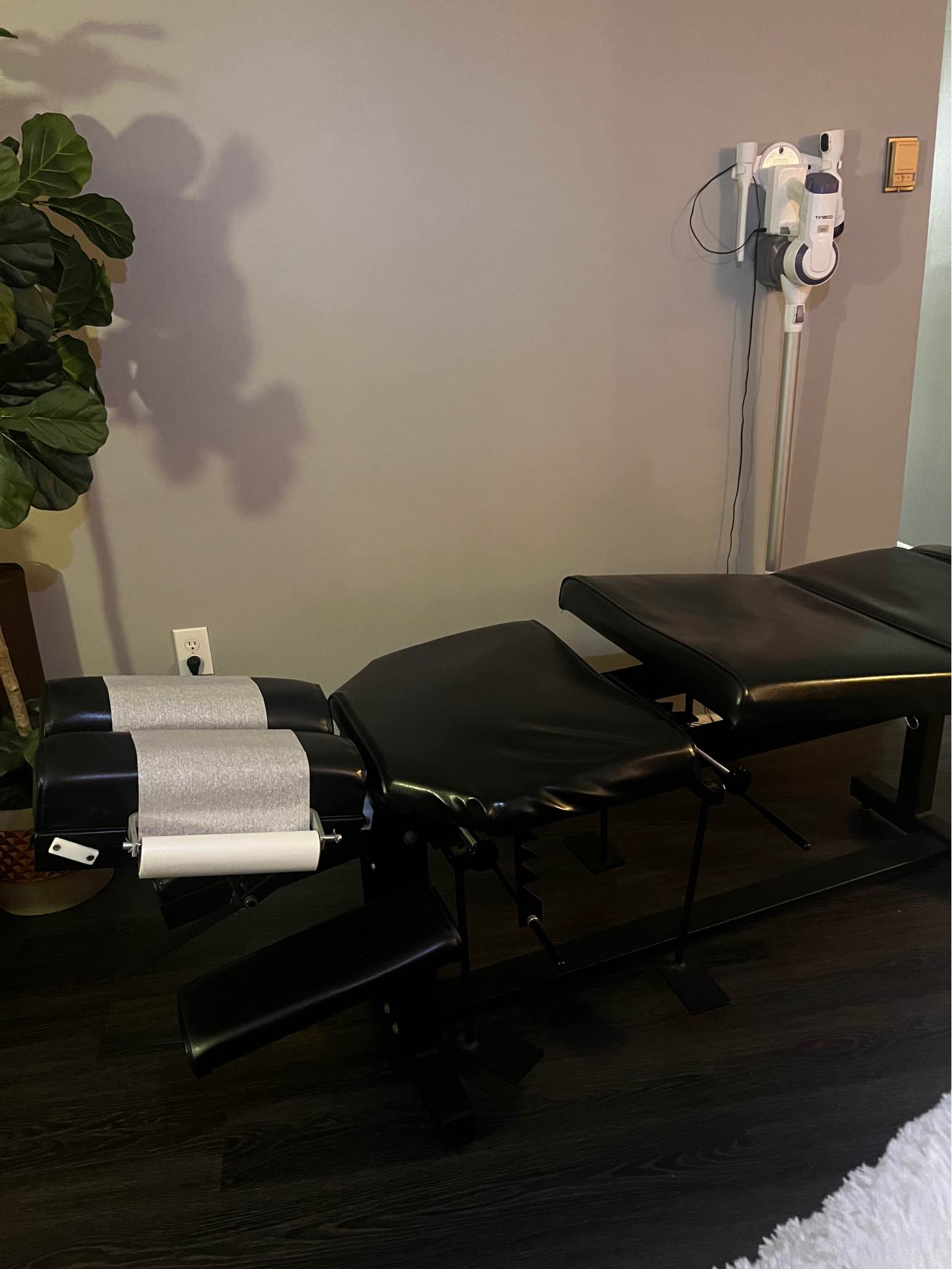 Chiropractic table with drops - OBO - Massage Tables - Bloomington ...