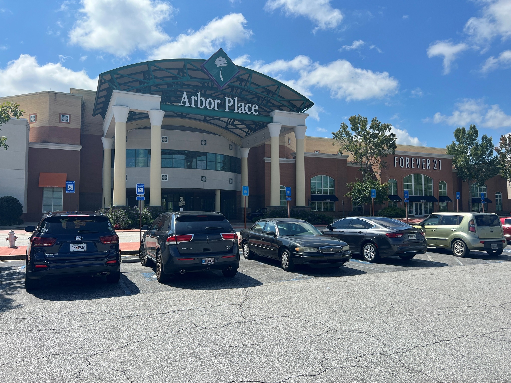 COUNTERFEIT PRODUCTS: Douglasville police say at least 16 stores and kiosks at Arbor Place Mall were found to be selling fake merchandise. ⬇️
