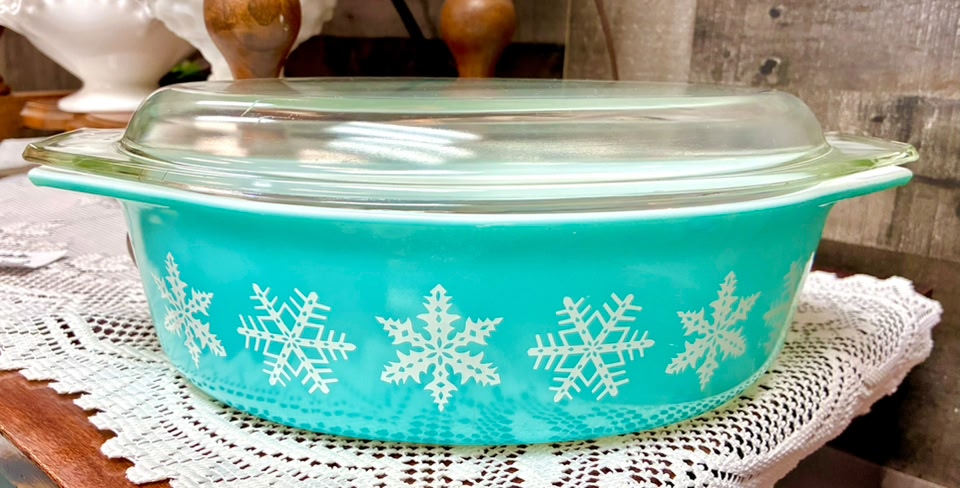 Vintage Pyrex snowflake pattern casserole dish