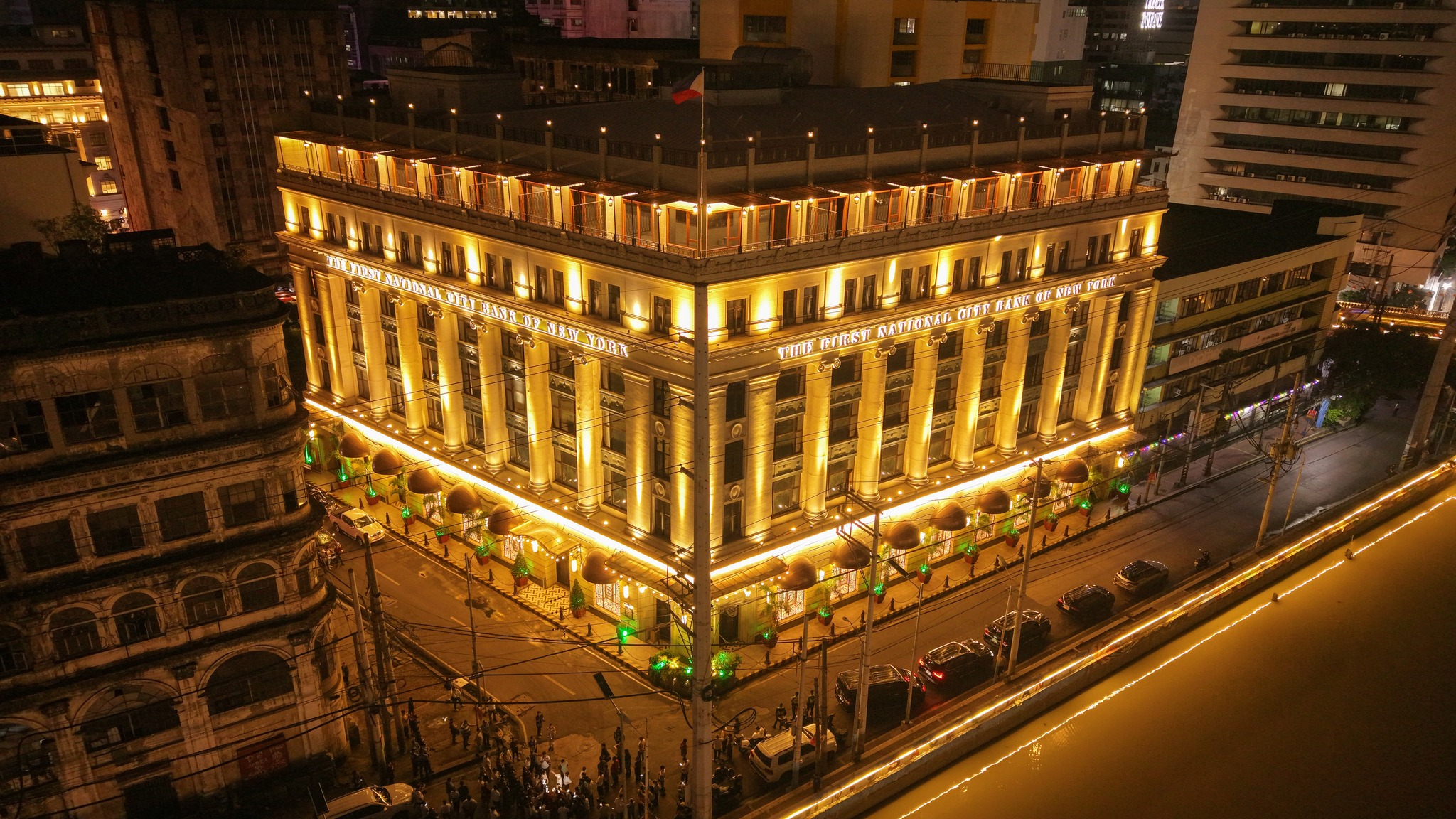 ABS-CBN - MANINGNING NA BUILDING. Pinailawan ang facade ng ...