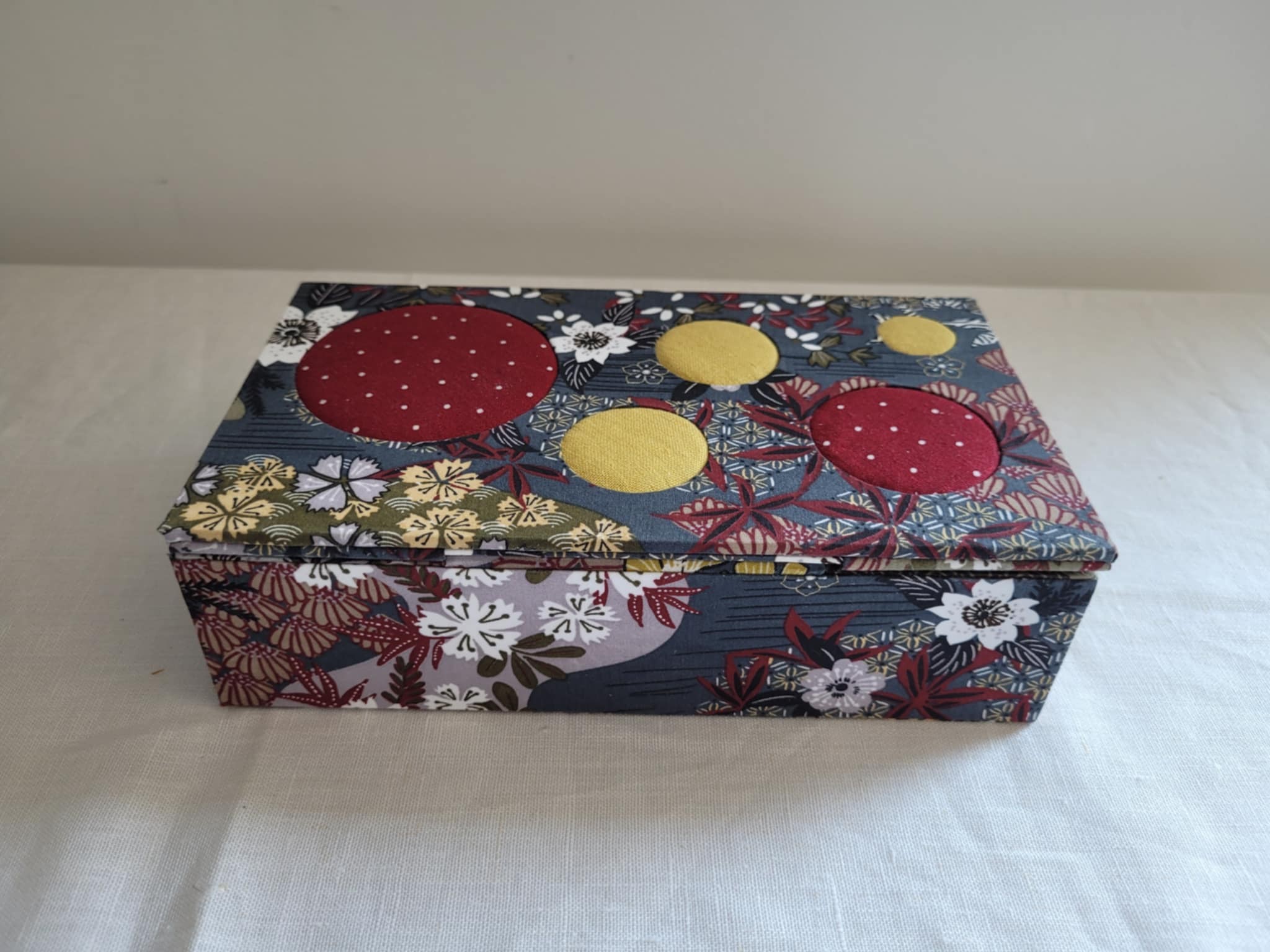 Boîte Farce – Doigt D’Honneur Pop-up Avec Message ‘Juste Pour Vous’ – 5 Cm – Idée Cadeau Humoristique Pour Noël, Poisson D’Avril