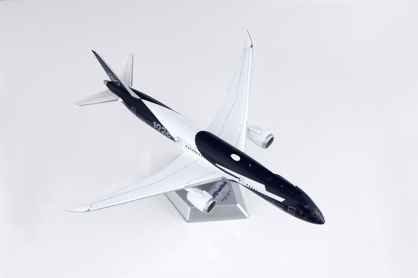 SQWings 1:200 Lufthansa 100th B787-9 D-ABPU